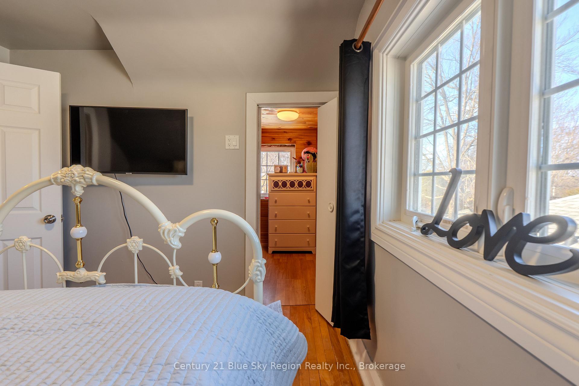 Photo 22 of 137 Whitney Avenue, North Bay, Ferris — HOMEH