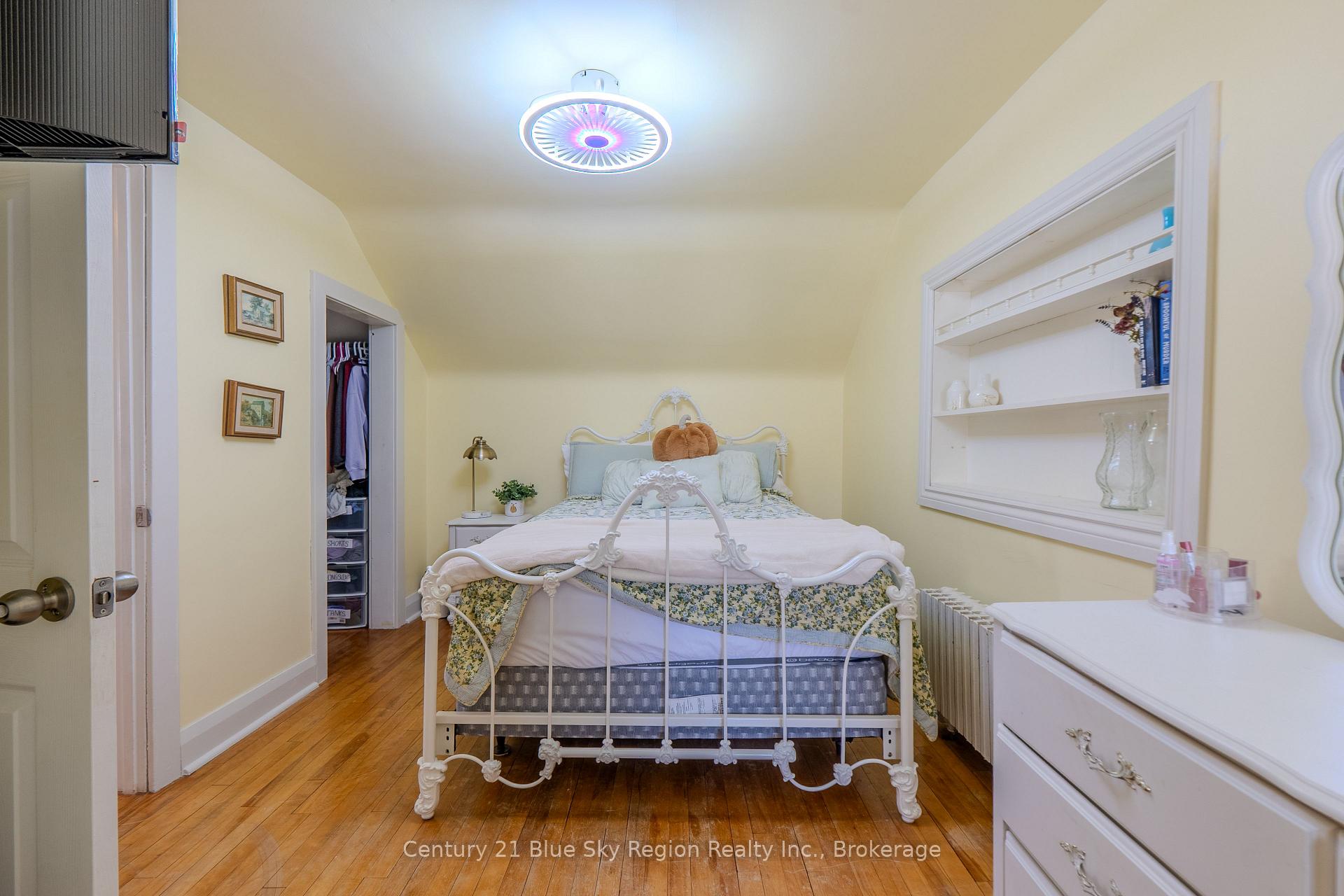 Photo 23 of 137 Whitney Avenue, North Bay, Ferris — HOMEH