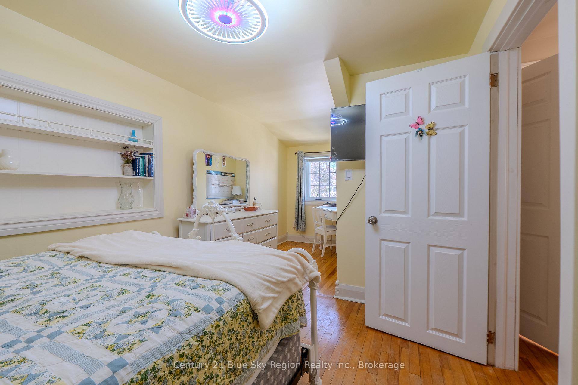 Photo 24 of 137 Whitney Avenue, North Bay, Ferris — HOMEH