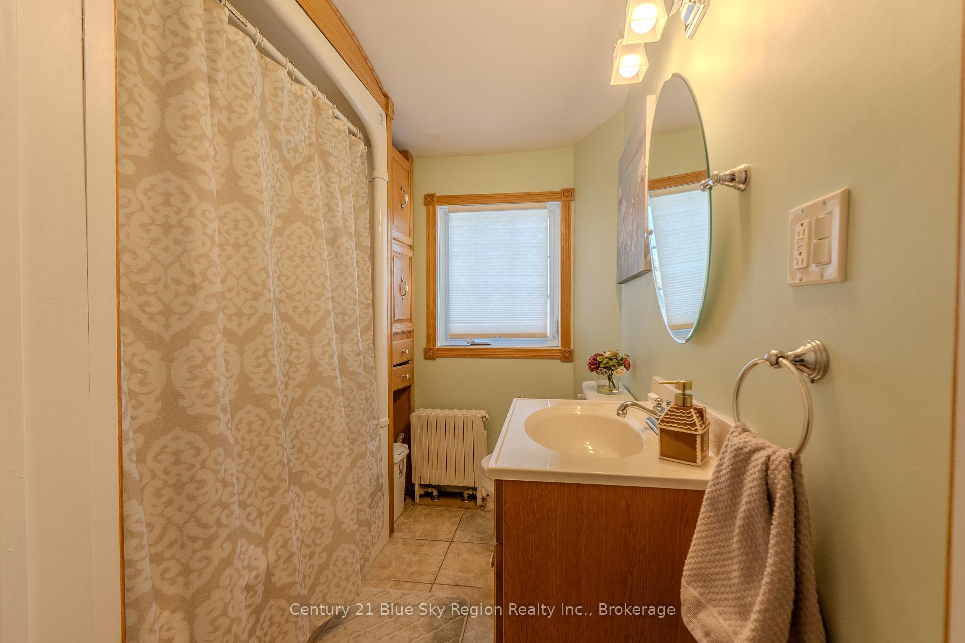 Photo 26 of 137 Whitney Avenue, North Bay, Ferris — HOMEH