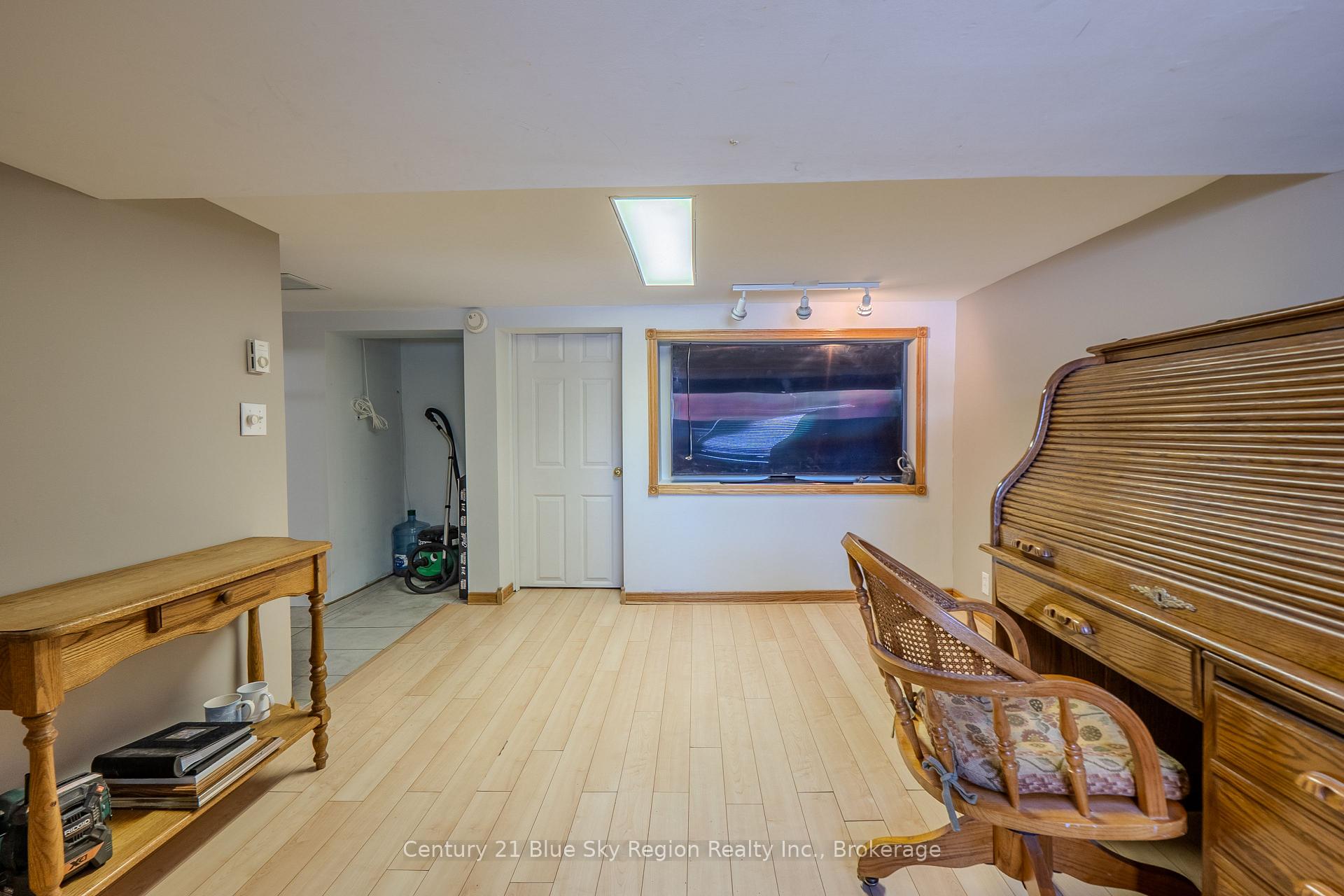 Photo 30 of 137 Whitney Avenue, North Bay, Ferris — HOMEH
