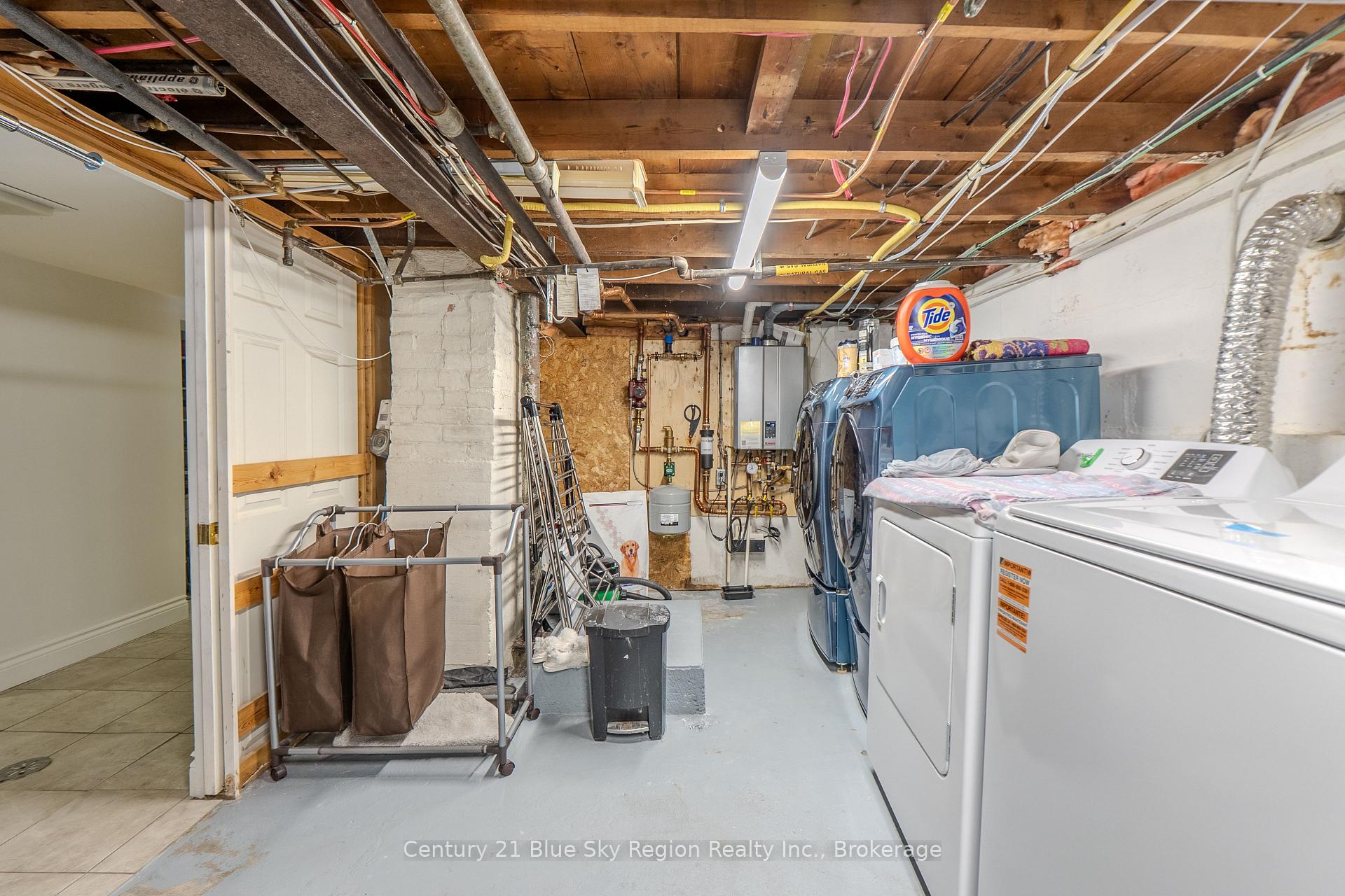 Photo 33 of 137 Whitney Avenue, North Bay, Ferris — HOMEH