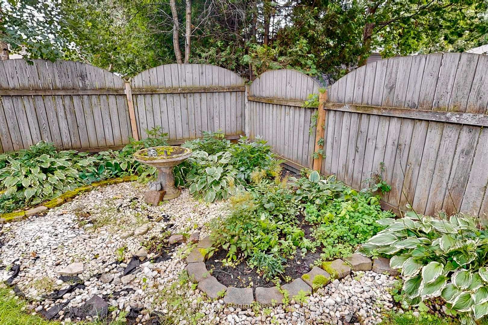 Photo 35 of 137 Whitney Avenue, North Bay, Ferris — HOMEH