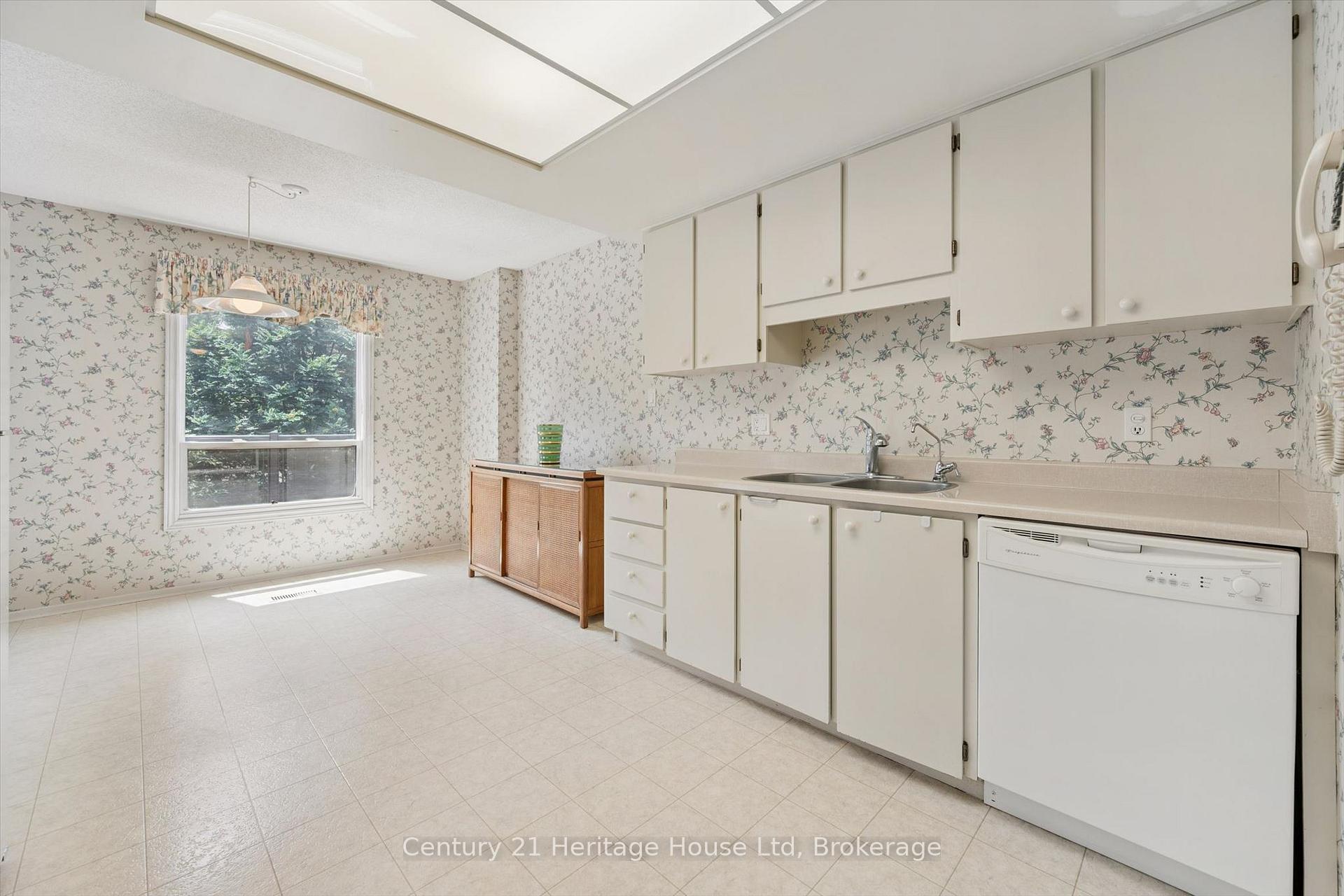 Photo 15 of 173 Janefield Avenue, Guelph, Dovercliffe Park/Old University — HOMEH