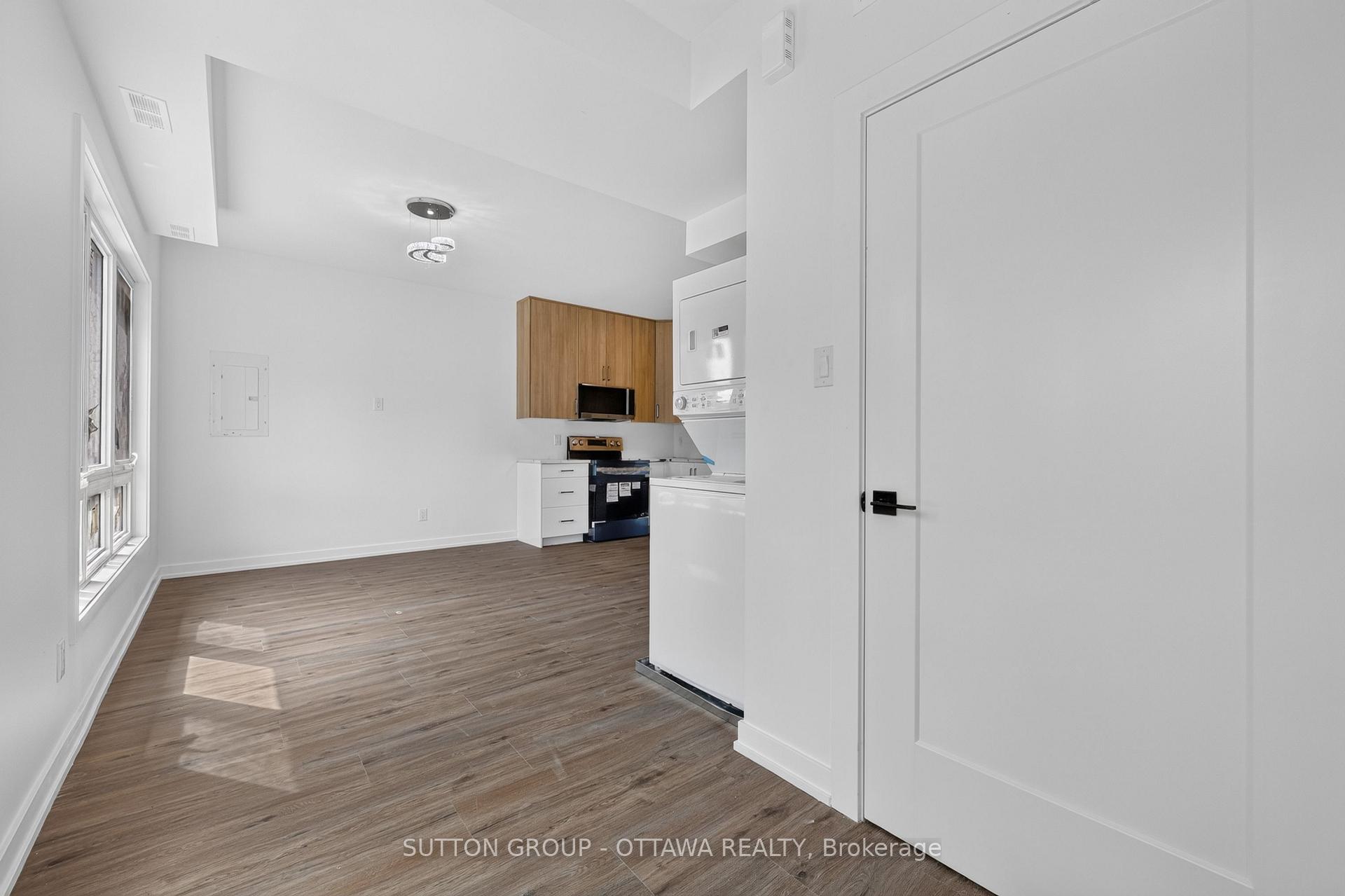 Photo 3 of 944 Woodroffe Avenue, Ottawa, Britannia Heights — HOMEH