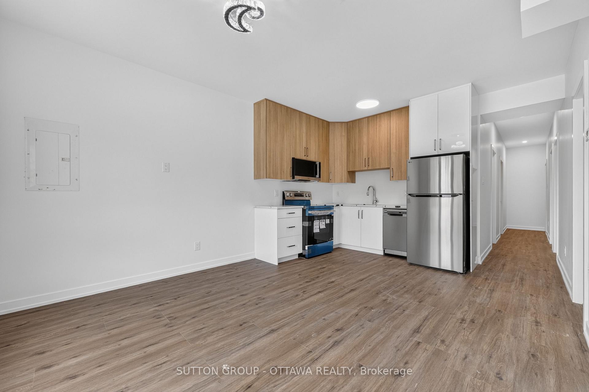 Photo 4 of 944 Woodroffe Avenue, Ottawa, Britannia Heights — HOMEH