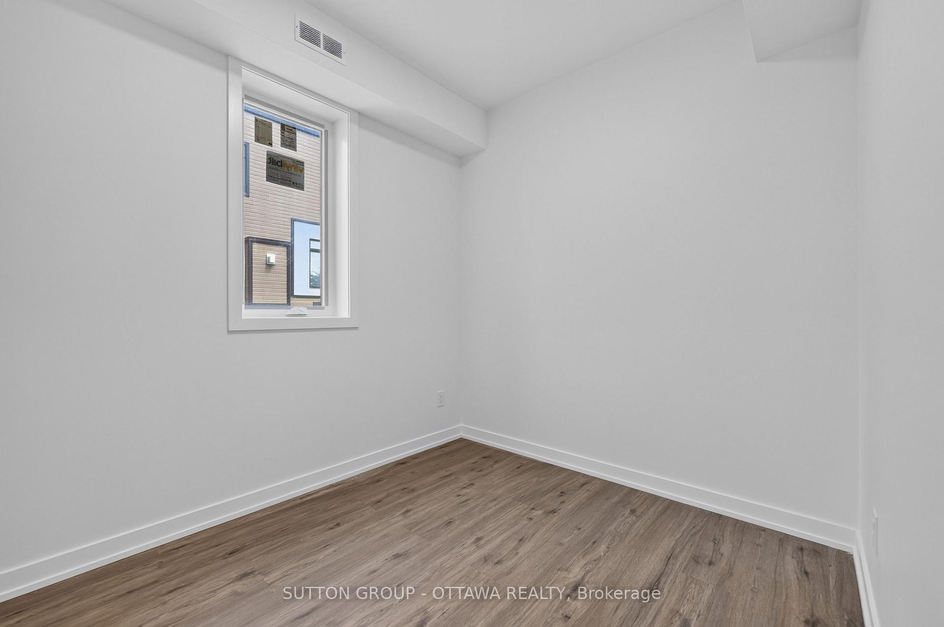Photo 9 of 944 Woodroffe Avenue, Ottawa, Britannia Heights — HOMEH