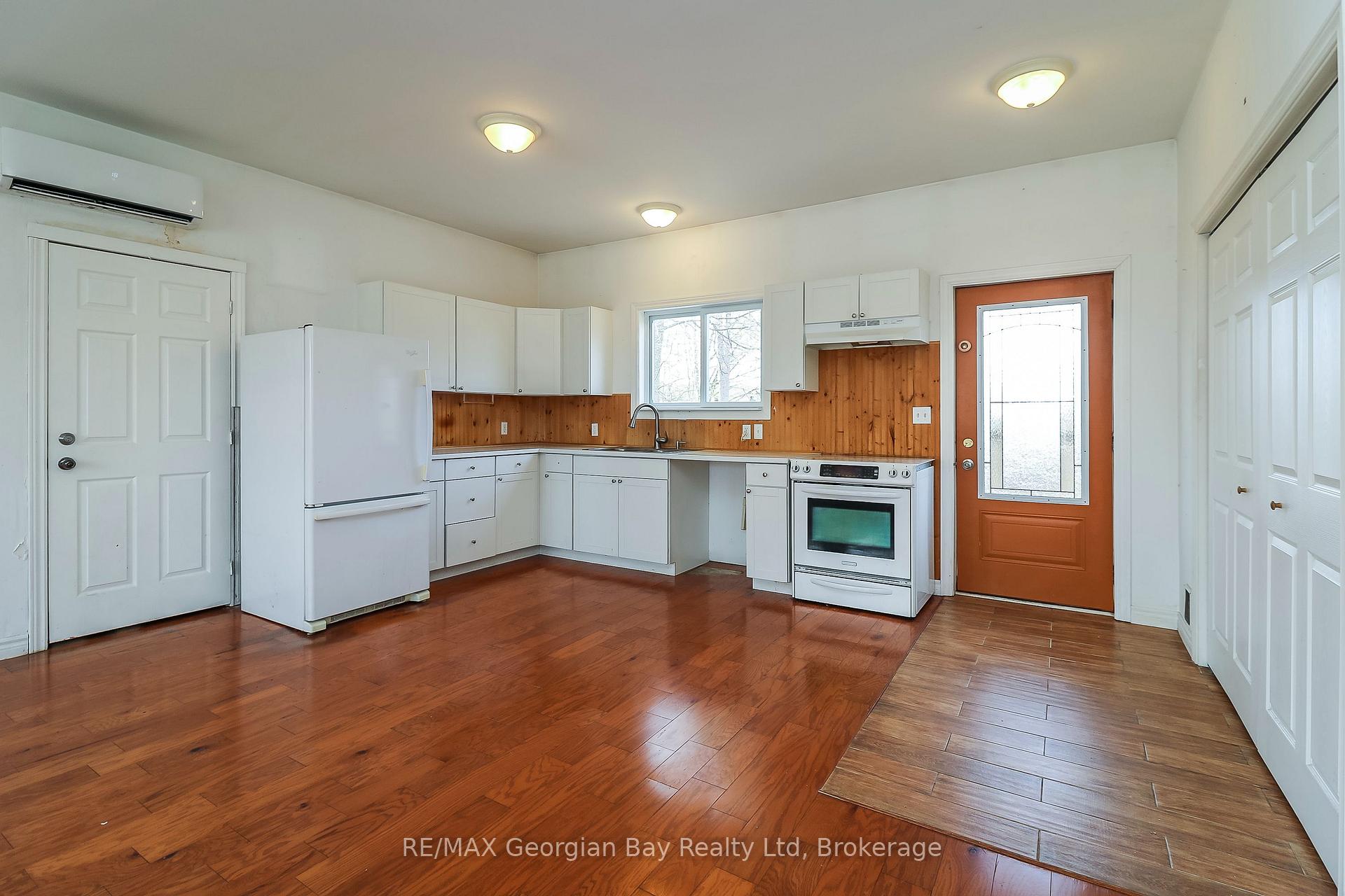 Photo 5 of 282 Norene Street, Midland — HOMEH