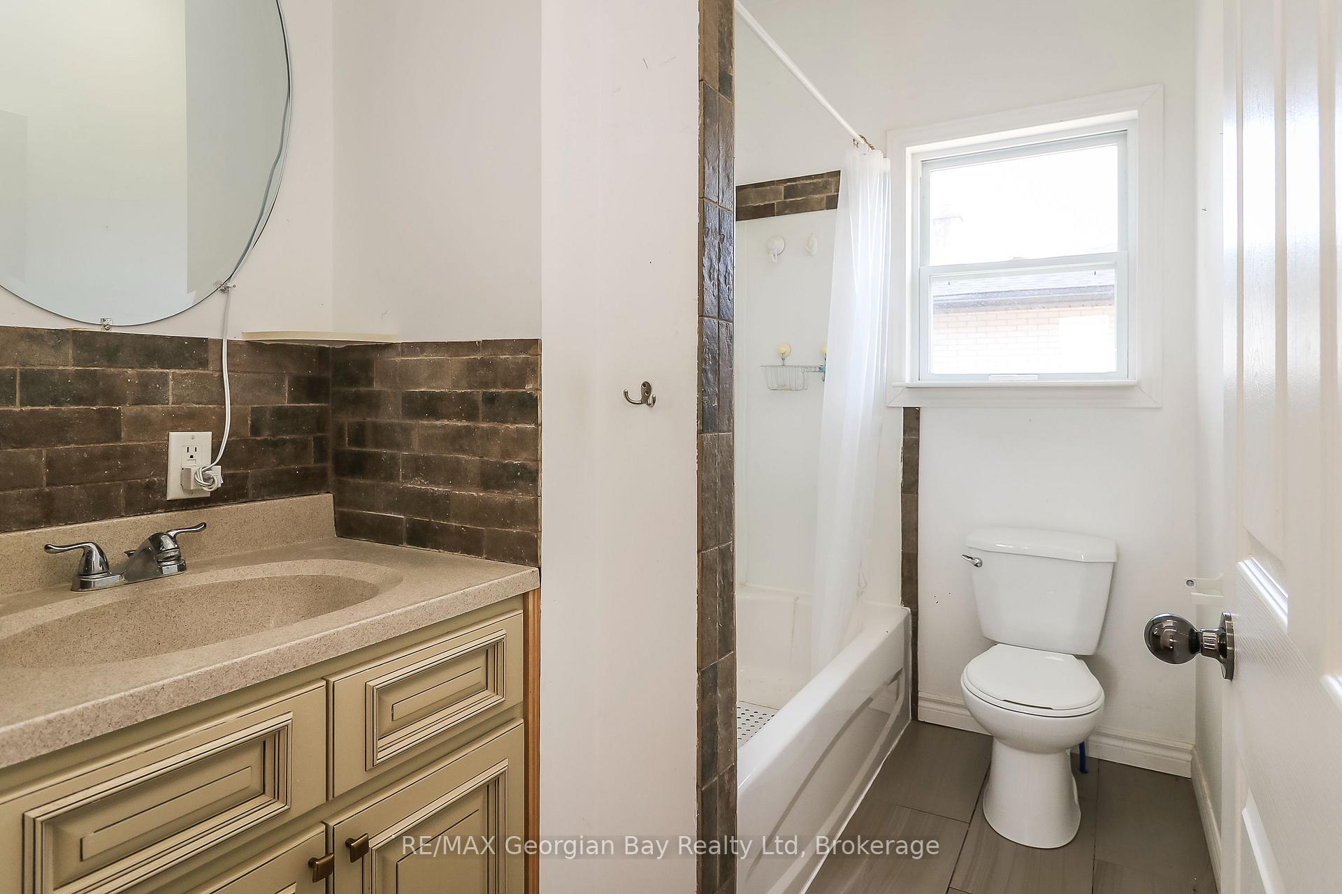 Photo 13 of 282 Norene Street, Midland — HOMEH