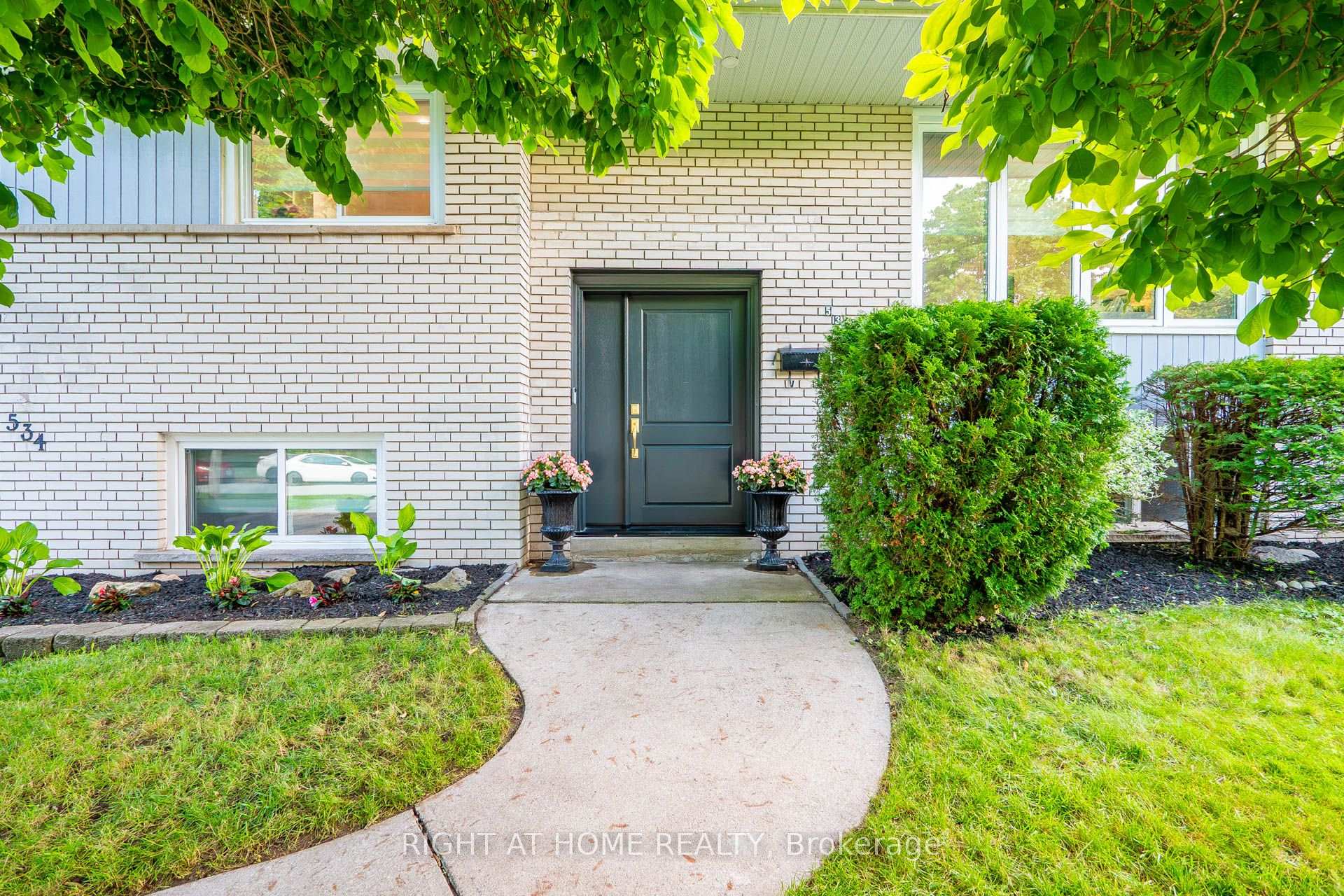 Photo 2 of 534 Rosedale Crescent, Burlington, Roseland — HOMEH