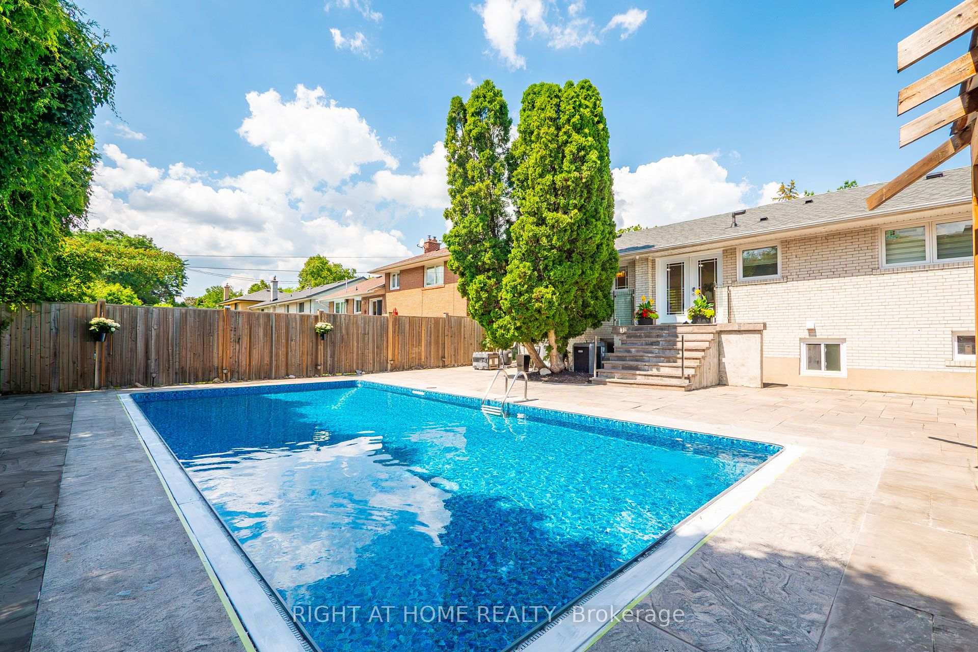 Photo 43 of 534 Rosedale Crescent, Burlington, Roseland — HOMEH