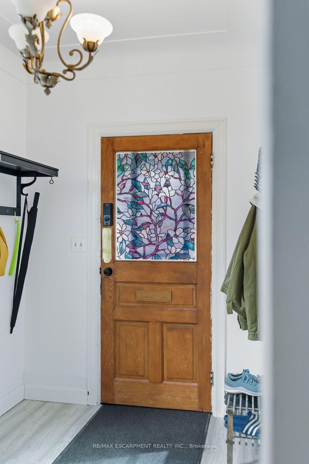 Photo 9 of 157 East 5th Street, Hamilton, Centremount — HOMEH
