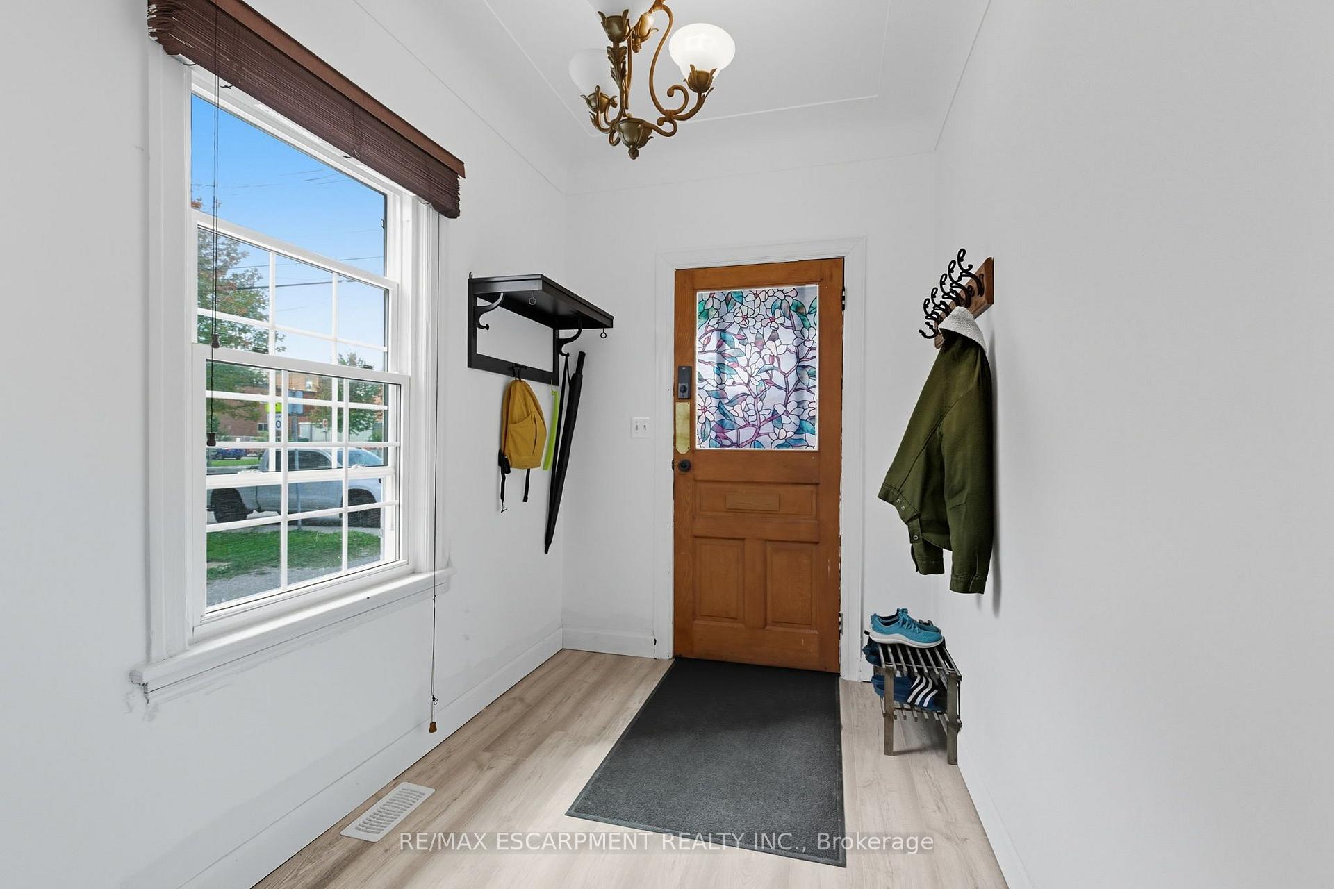 Photo 10 of 157 East 5th Street, Hamilton, Centremount — HOMEH