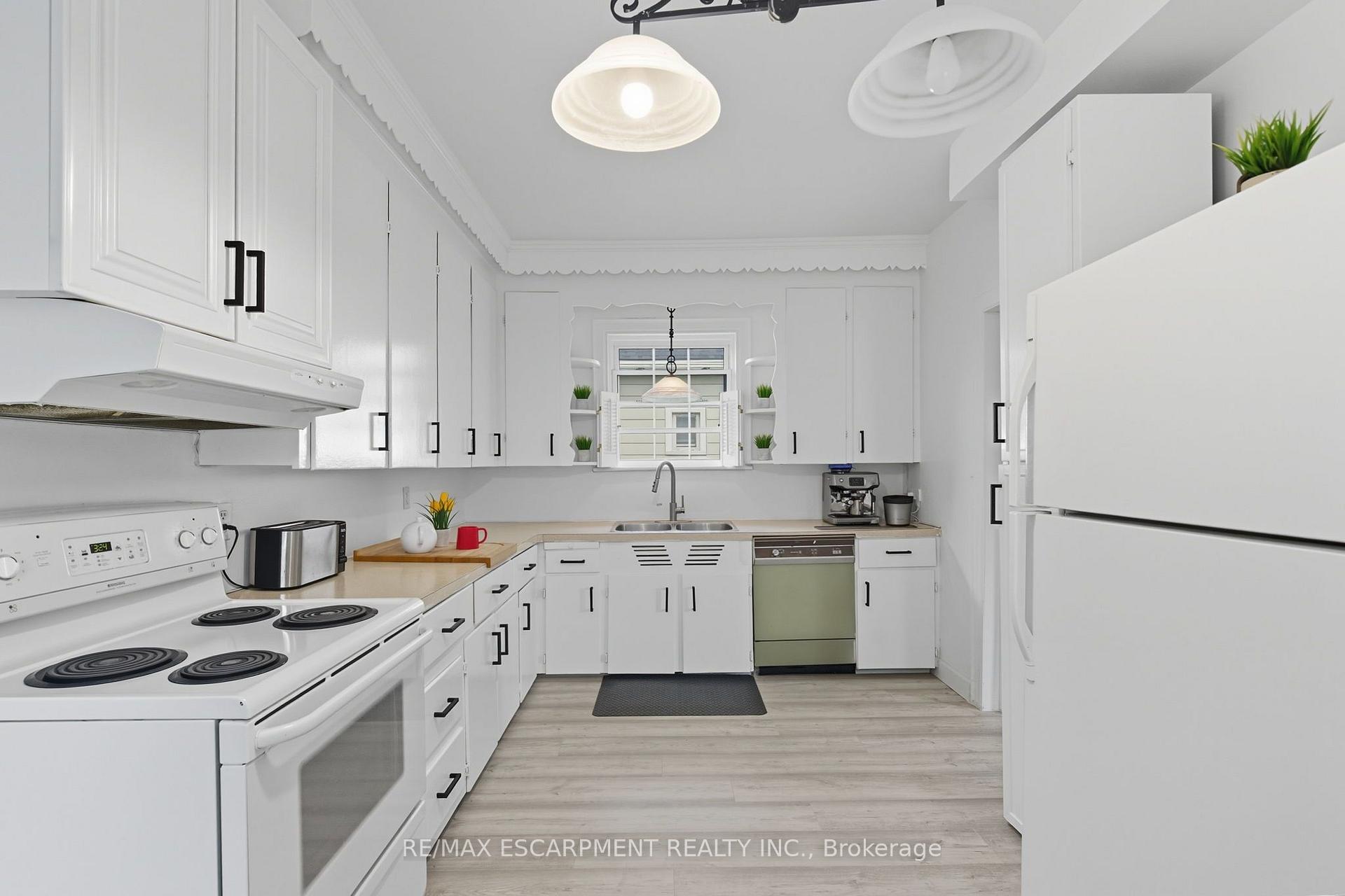 Photo 14 of 157 East 5th Street, Hamilton, Centremount — HOMEH