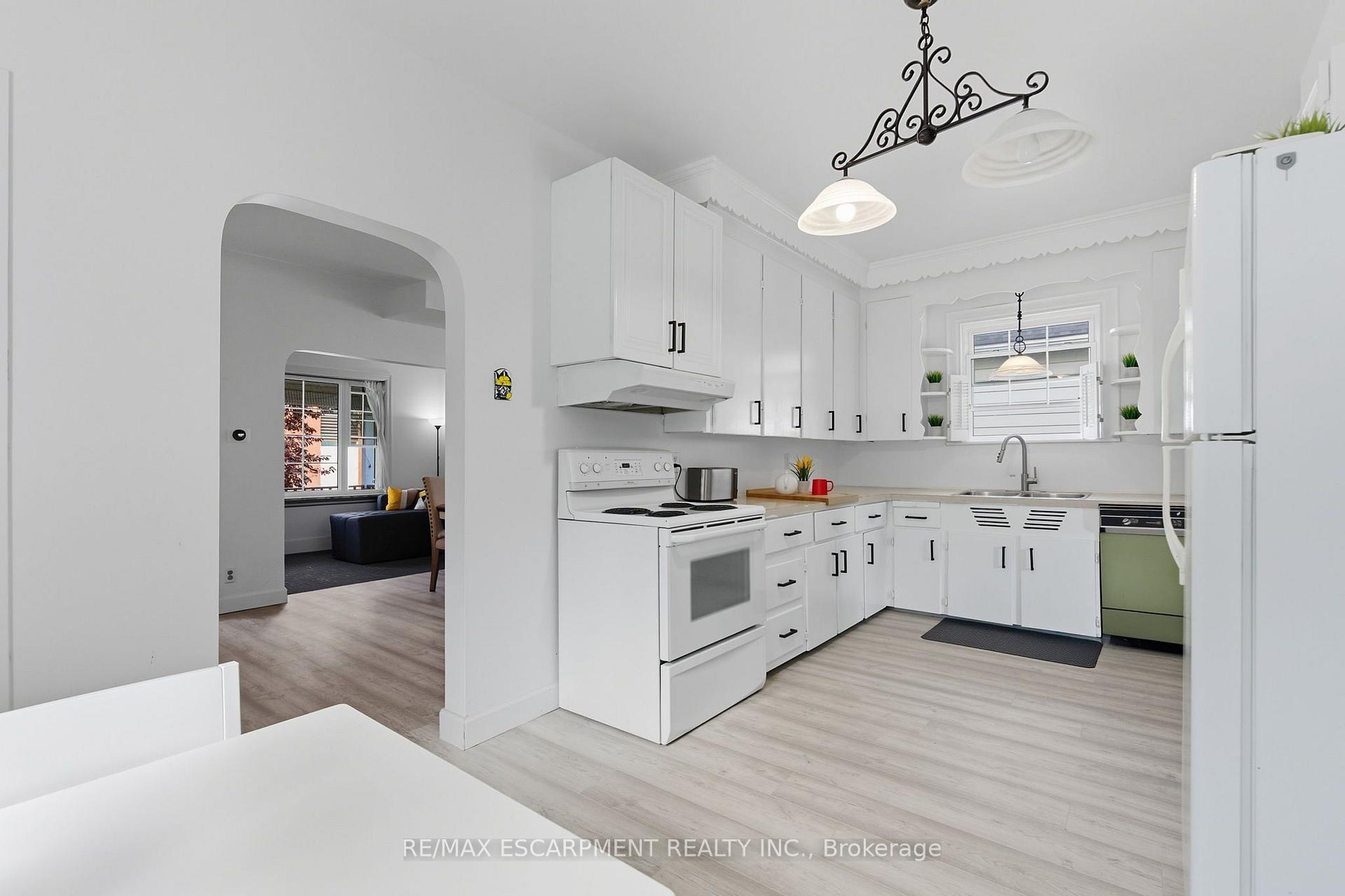 Photo 15 of 157 East 5th Street, Hamilton, Centremount — HOMEH