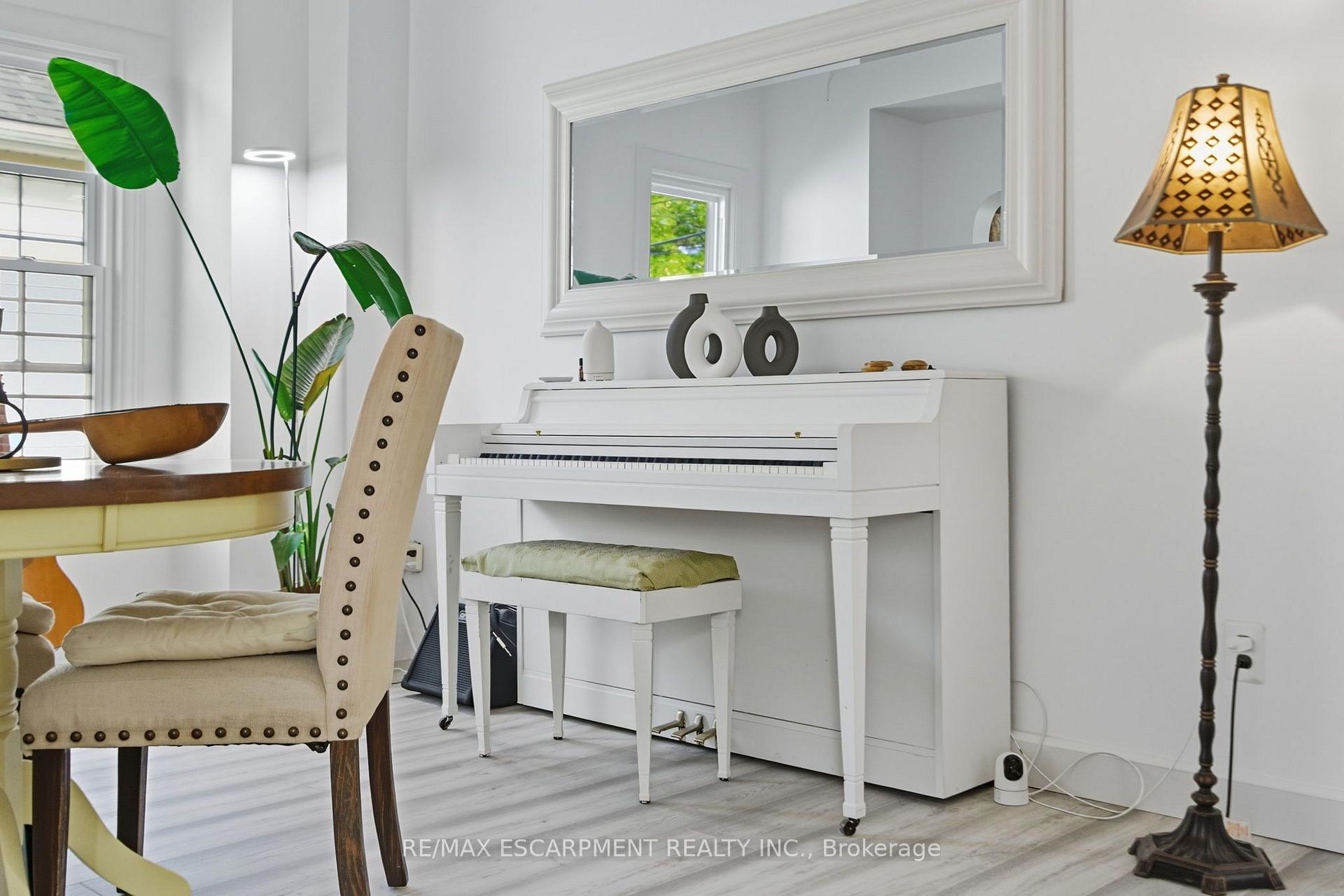 Photo 25 of 157 East 5th Street, Hamilton, Centremount — HOMEH