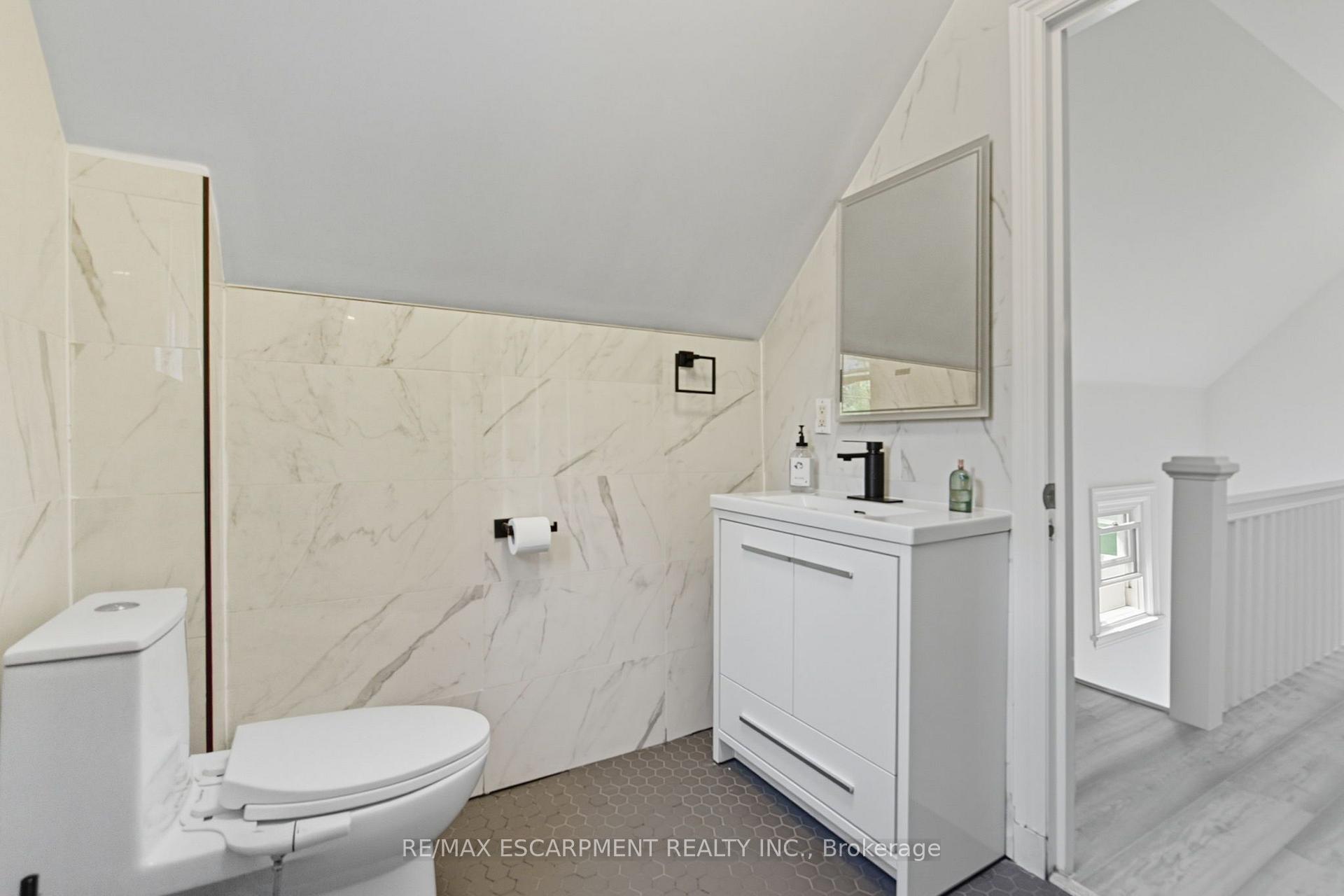 Photo 28 of 157 East 5th Street, Hamilton, Centremount — HOMEH