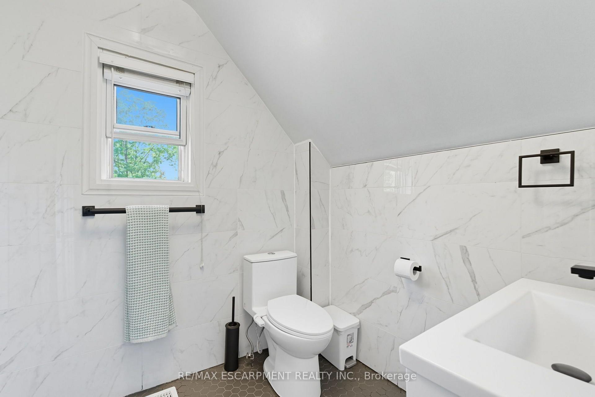 Photo 29 of 157 East 5th Street, Hamilton, Centremount — HOMEH