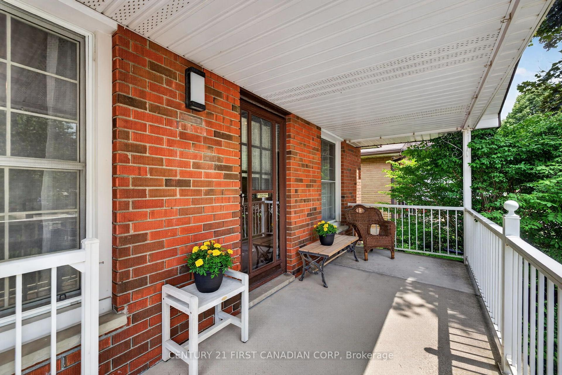 Photo 4 of 11 Cornell Crescent, London, East I — HOMEH