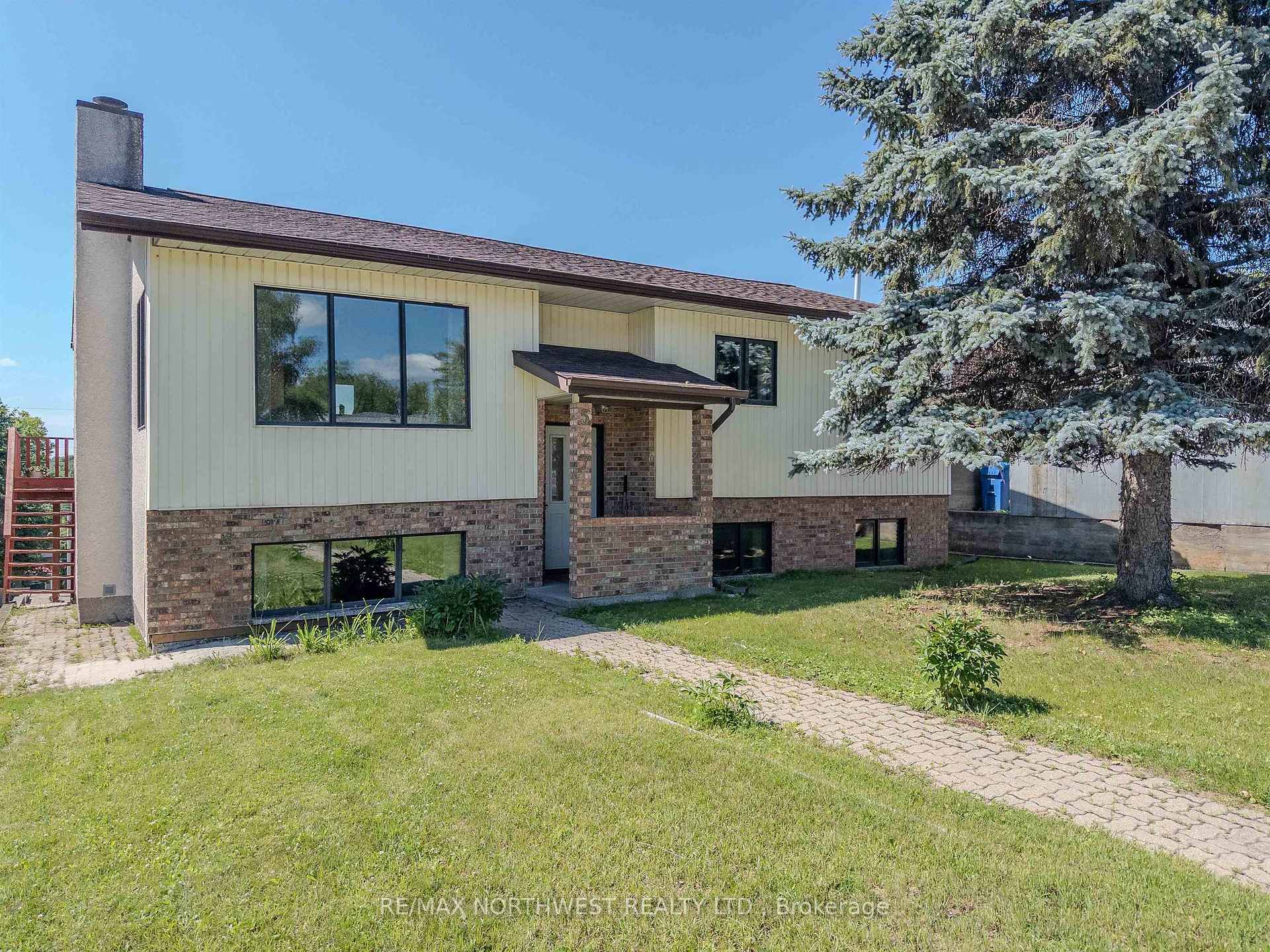 Photo 1 of 527 Second Street South, Kenora, Central — HOMEH