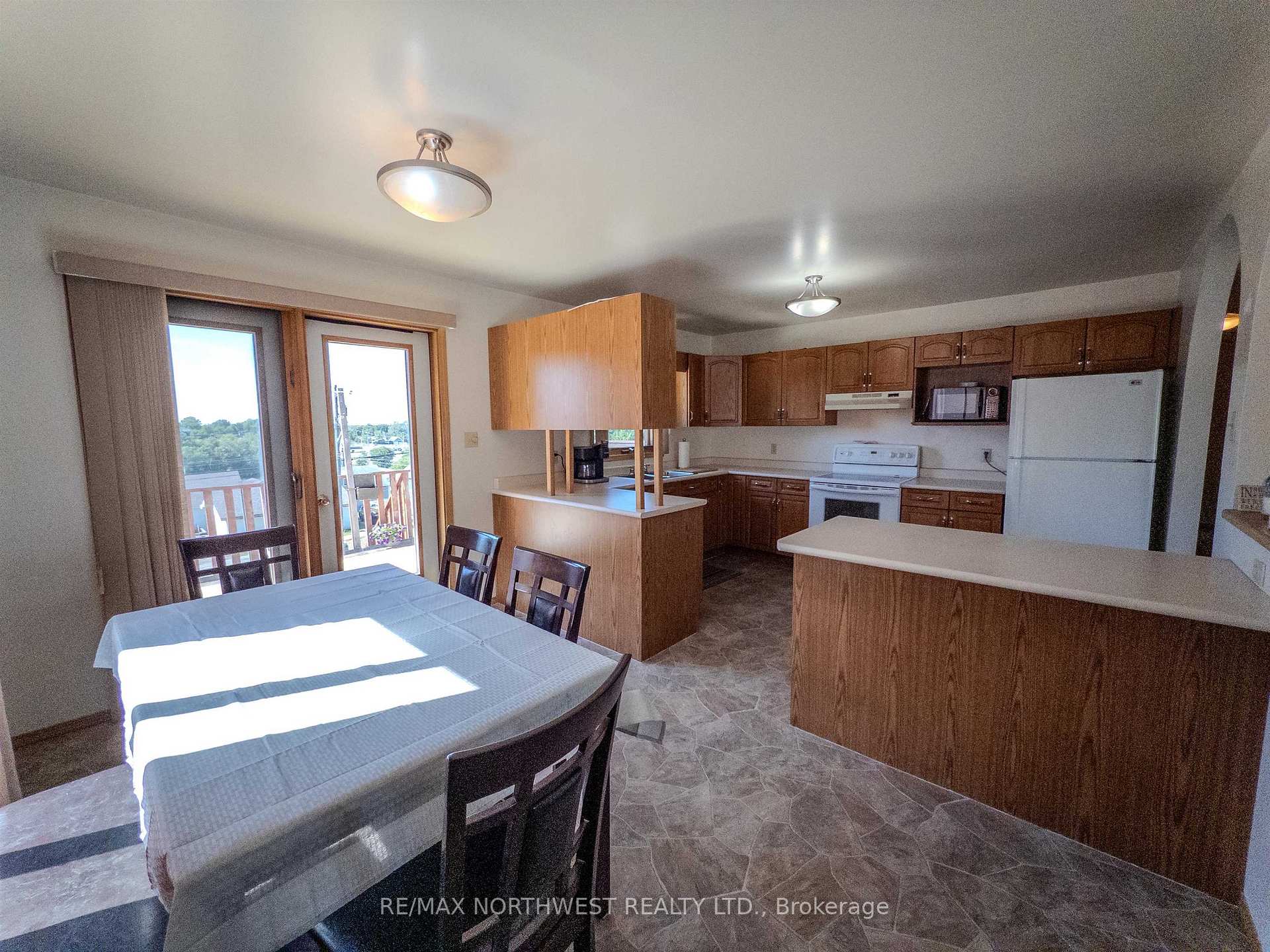 Photo 8 of 527 Second Street South, Kenora, Central — HOMEH