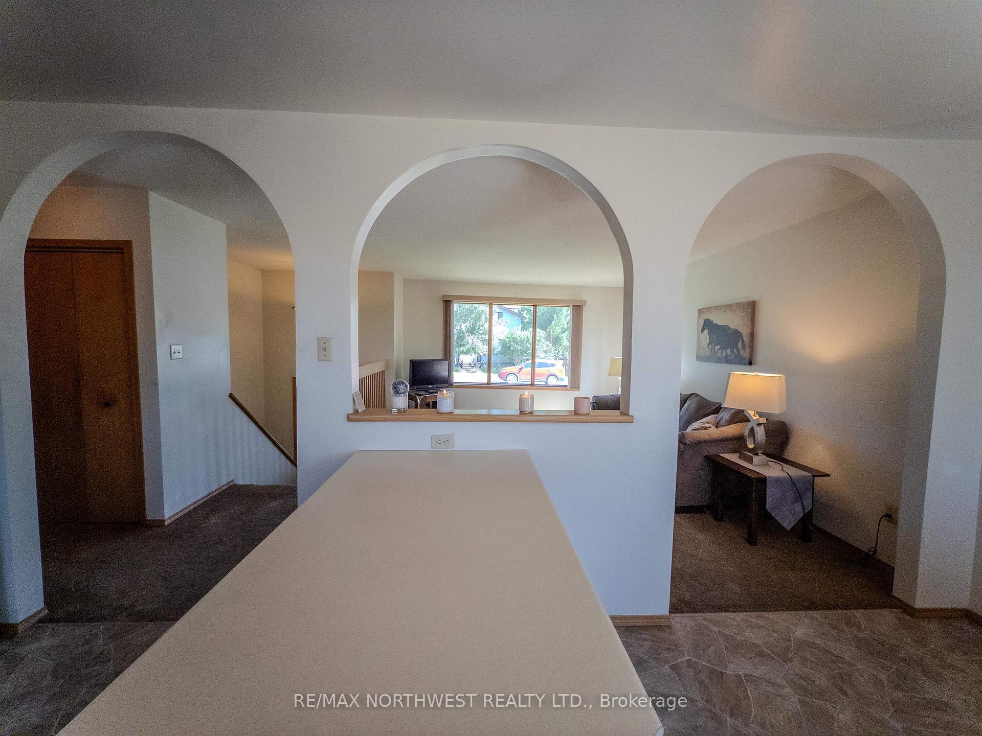 Photo 13 of 527 Second Street South, Kenora, Central — HOMEH