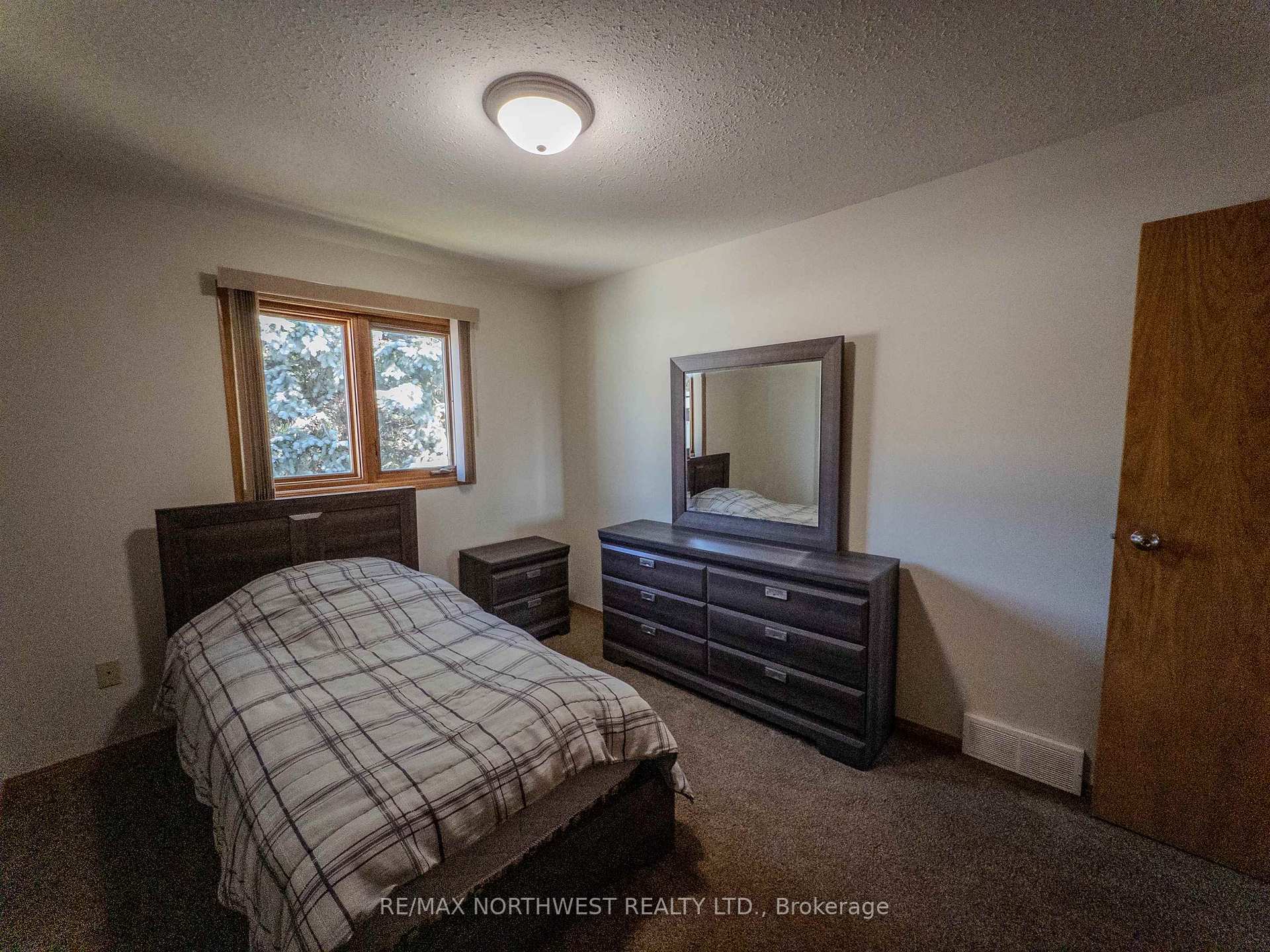 Photo 22 of 527 Second Street South, Kenora, Central — HOMEH