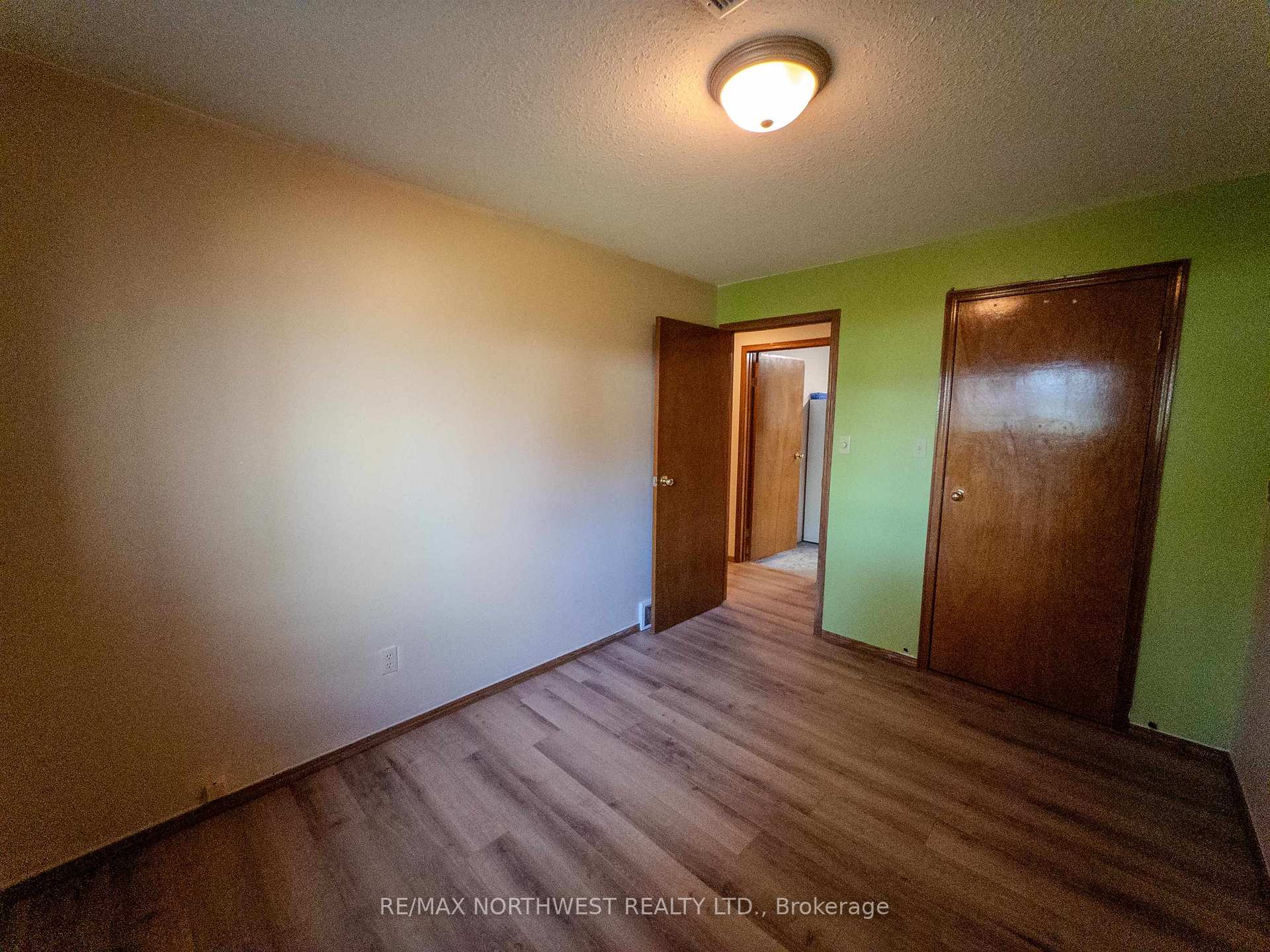 Photo 33 of 527 Second Street South, Kenora, Central — HOMEH