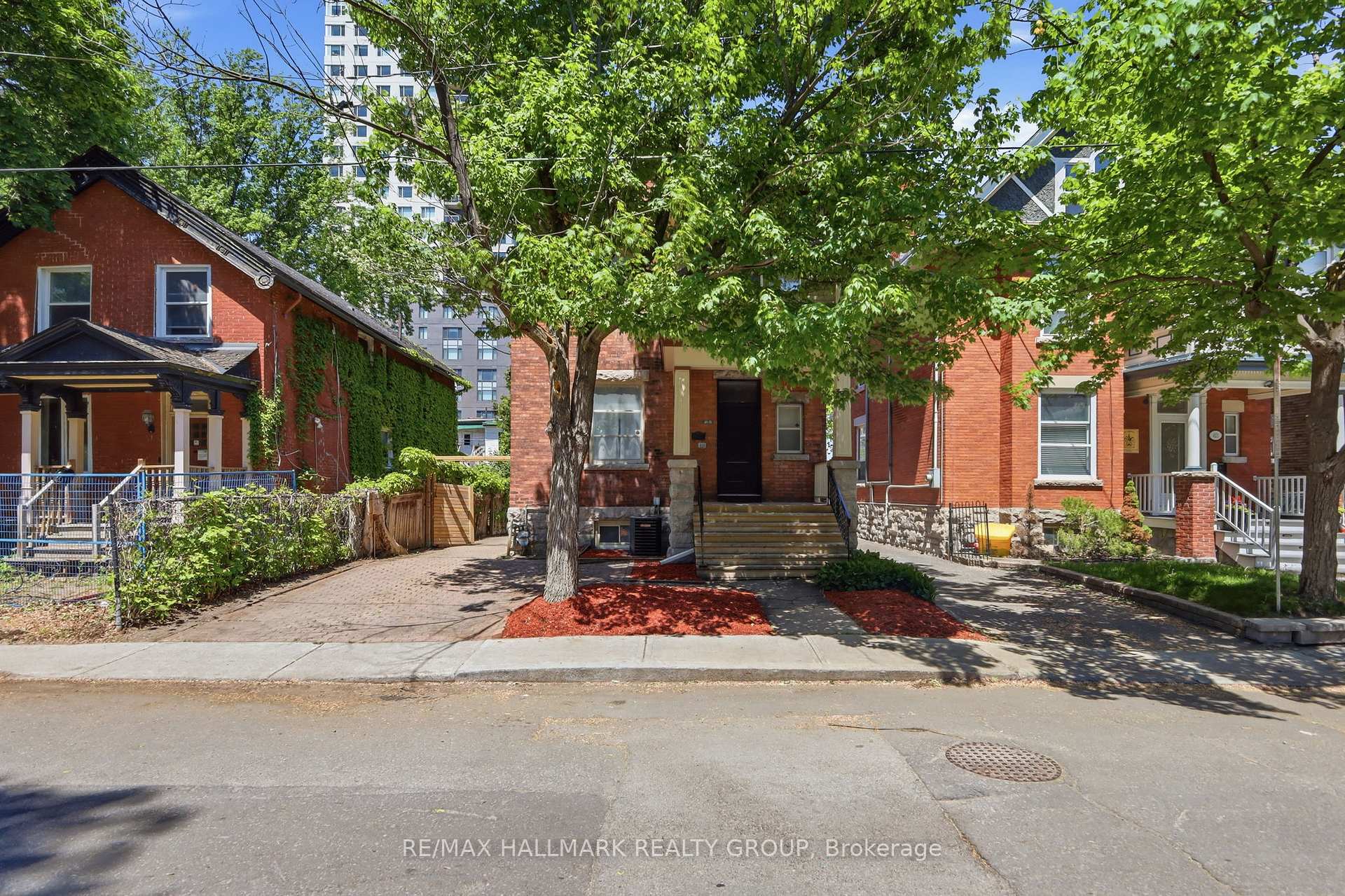 Photo 2 of 419 Besserer Street, Ottawa, Sandy Hill — HOMEH