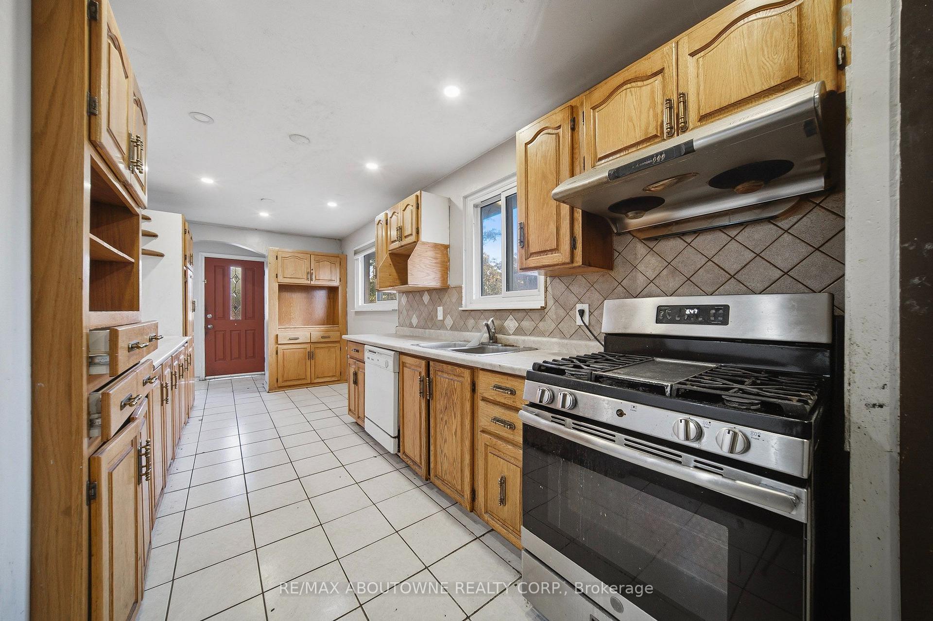 Photo 5 of 34 Seaborn Road, Brampton, Madoc — HOMEH