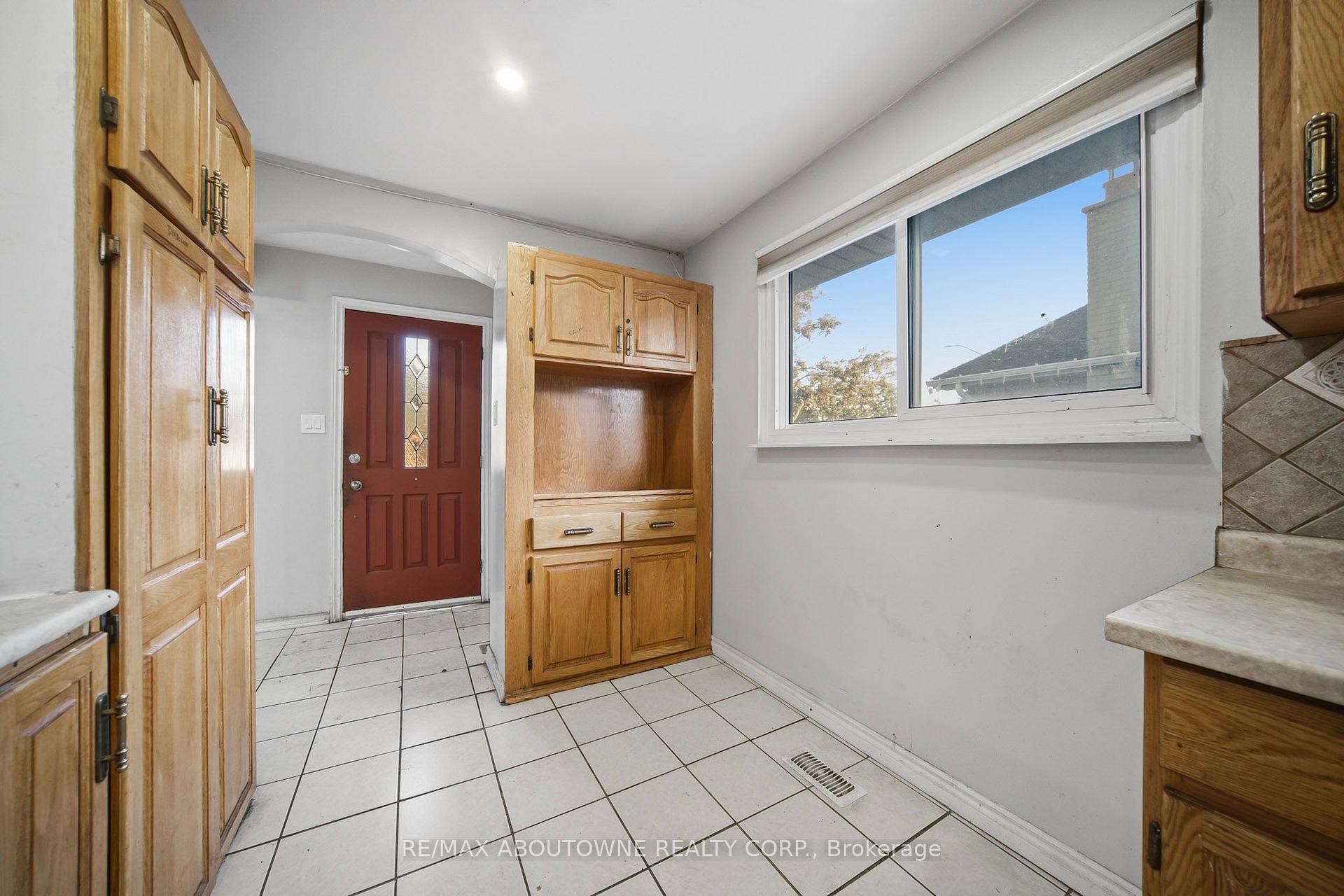 Photo 6 of 34 Seaborn Road, Brampton, Madoc — HOMEH