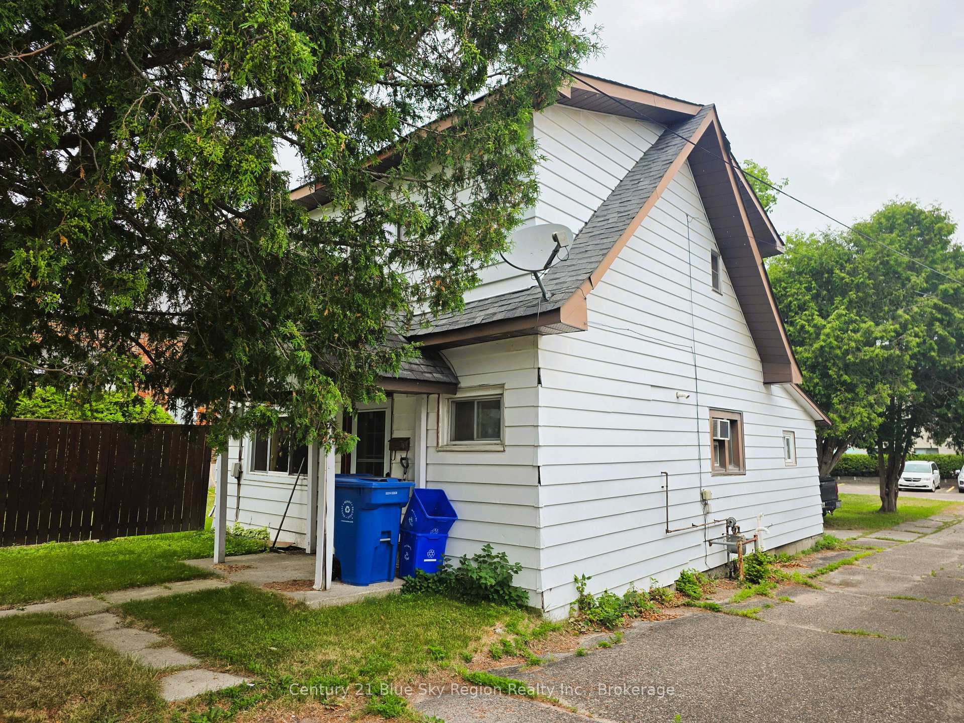 Photo 3 of 220 Chippewa Street W, North Bay, Central — HOMEH
