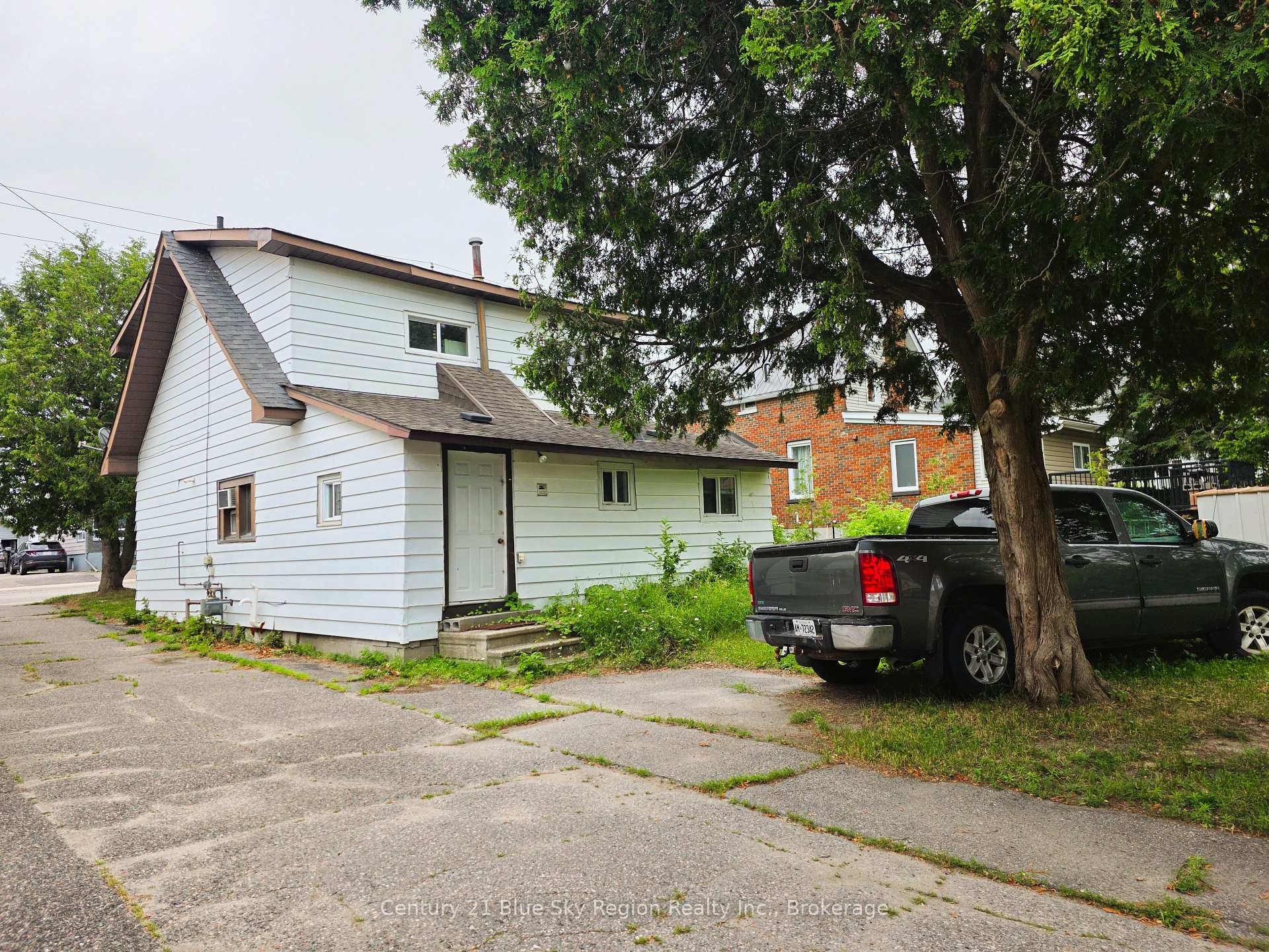 Photo 4 of 220 Chippewa Street W, North Bay, Central — HOMEH