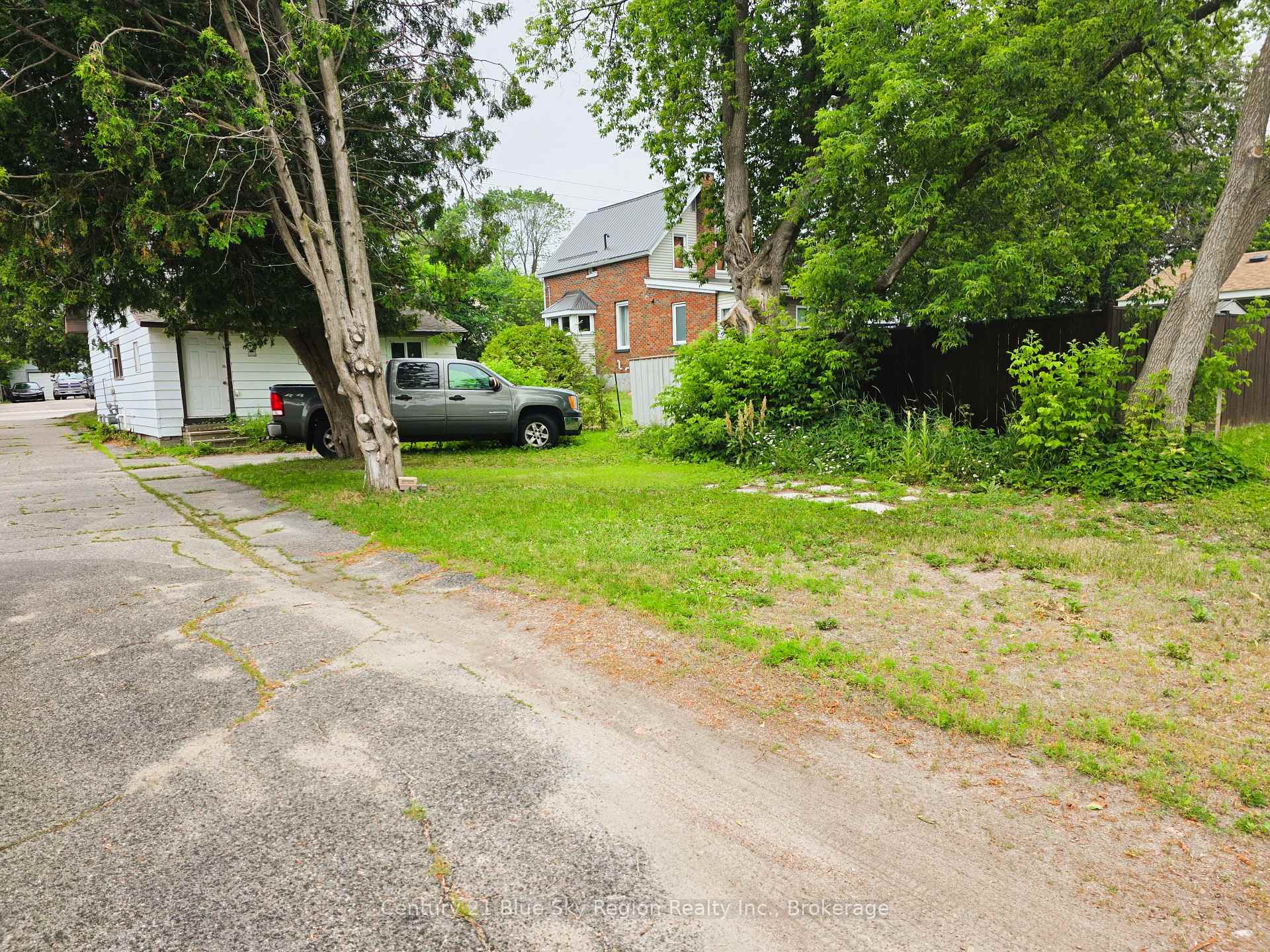Photo 7 of 220 Chippewa Street W, North Bay, Central — HOMEH