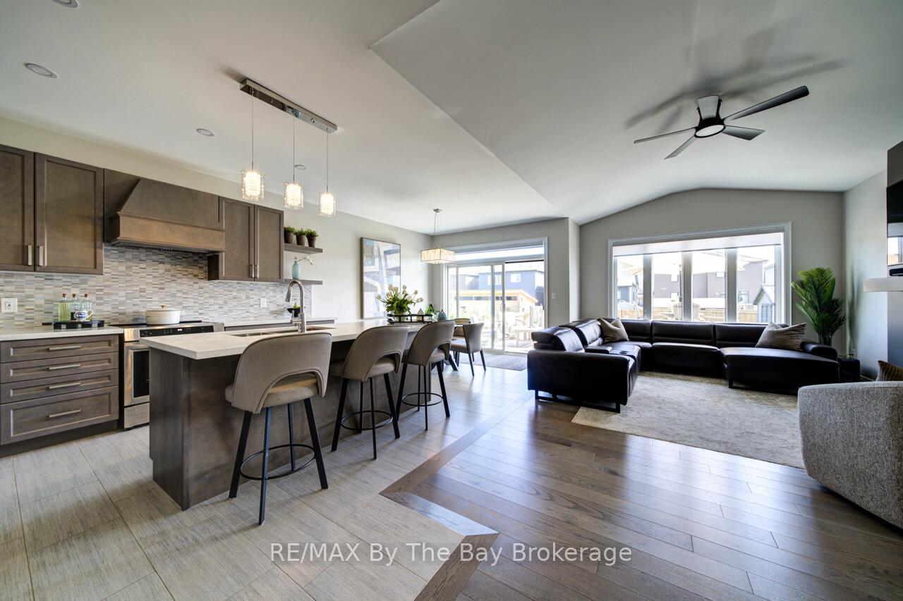 Photo 10 of 194 Mapleside Drive, Wasaga Beach — HOMEH