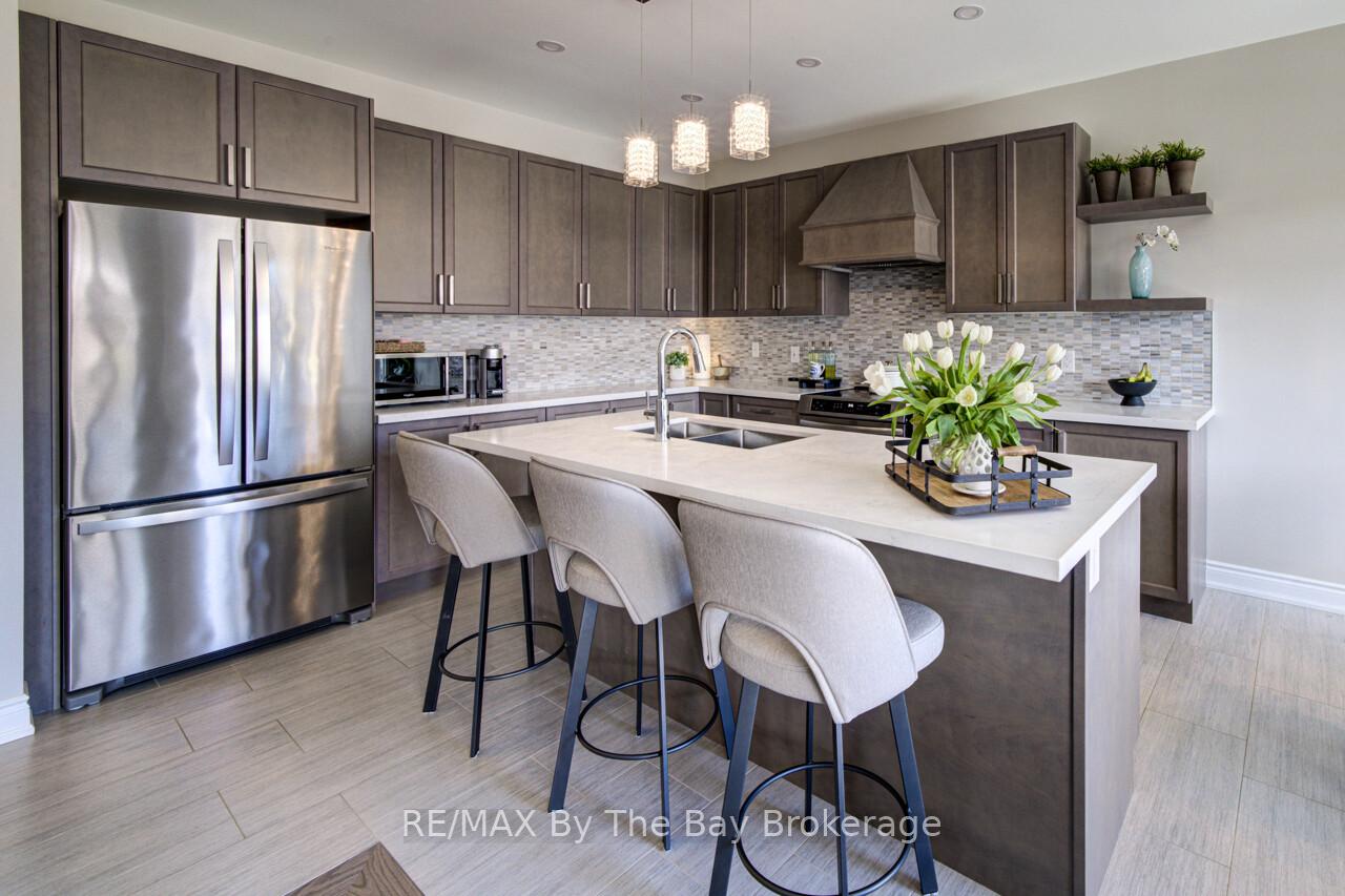 Photo 12 of 194 Mapleside Drive, Wasaga Beach — HOMEH