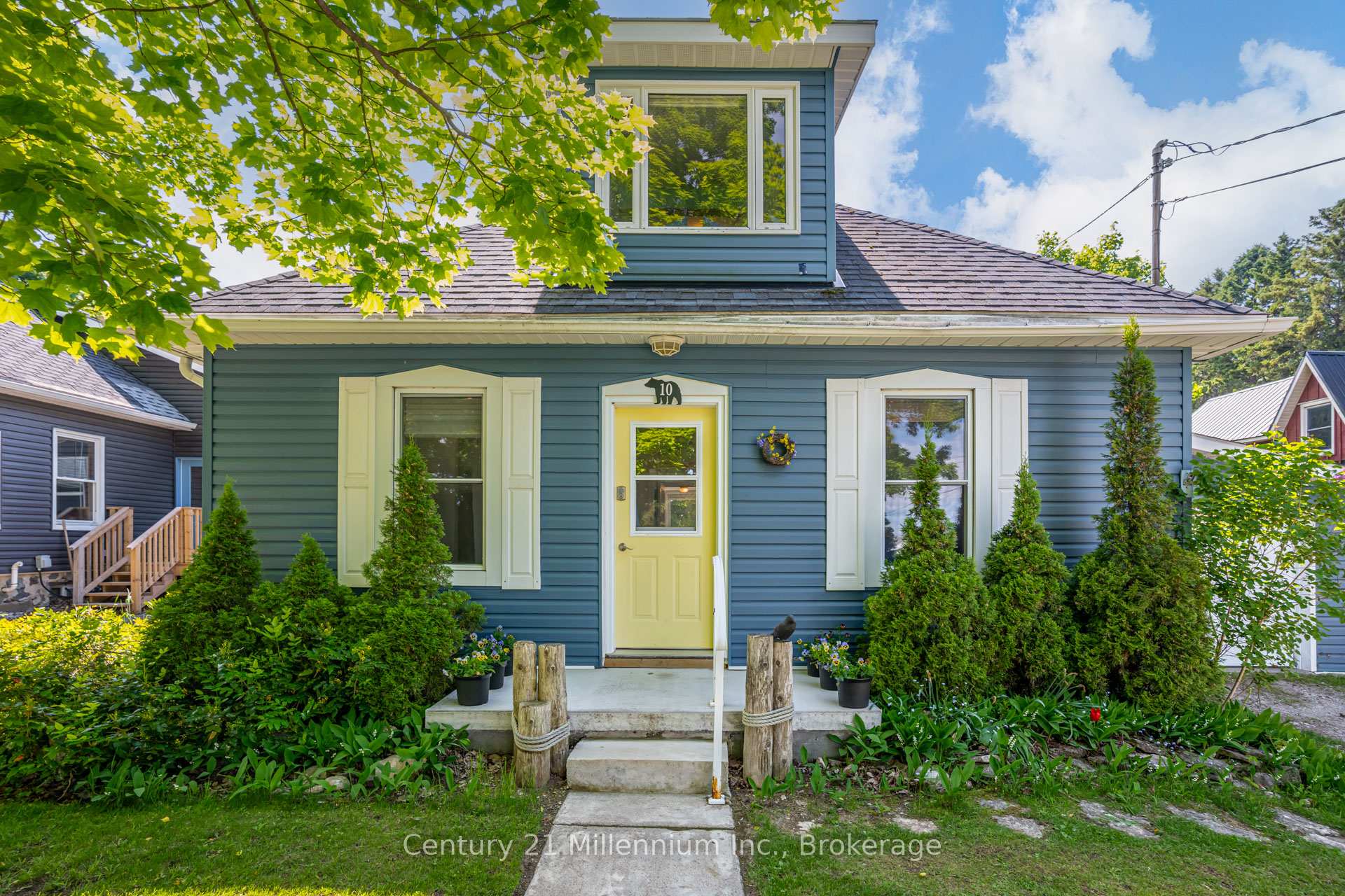 Front of 10 Alexander Street