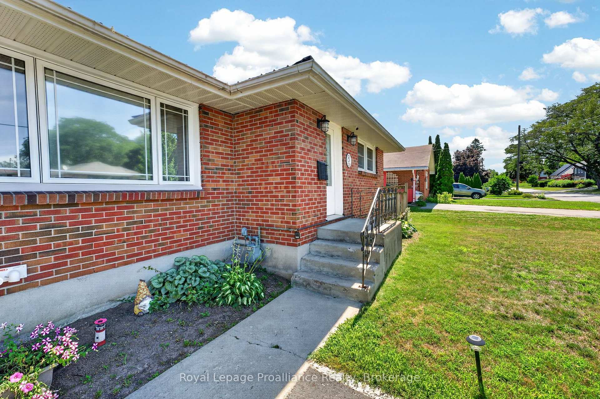 Photo 3 of 81 Crestview Avenue, Belleville, Belleville Ward — HOMEH
