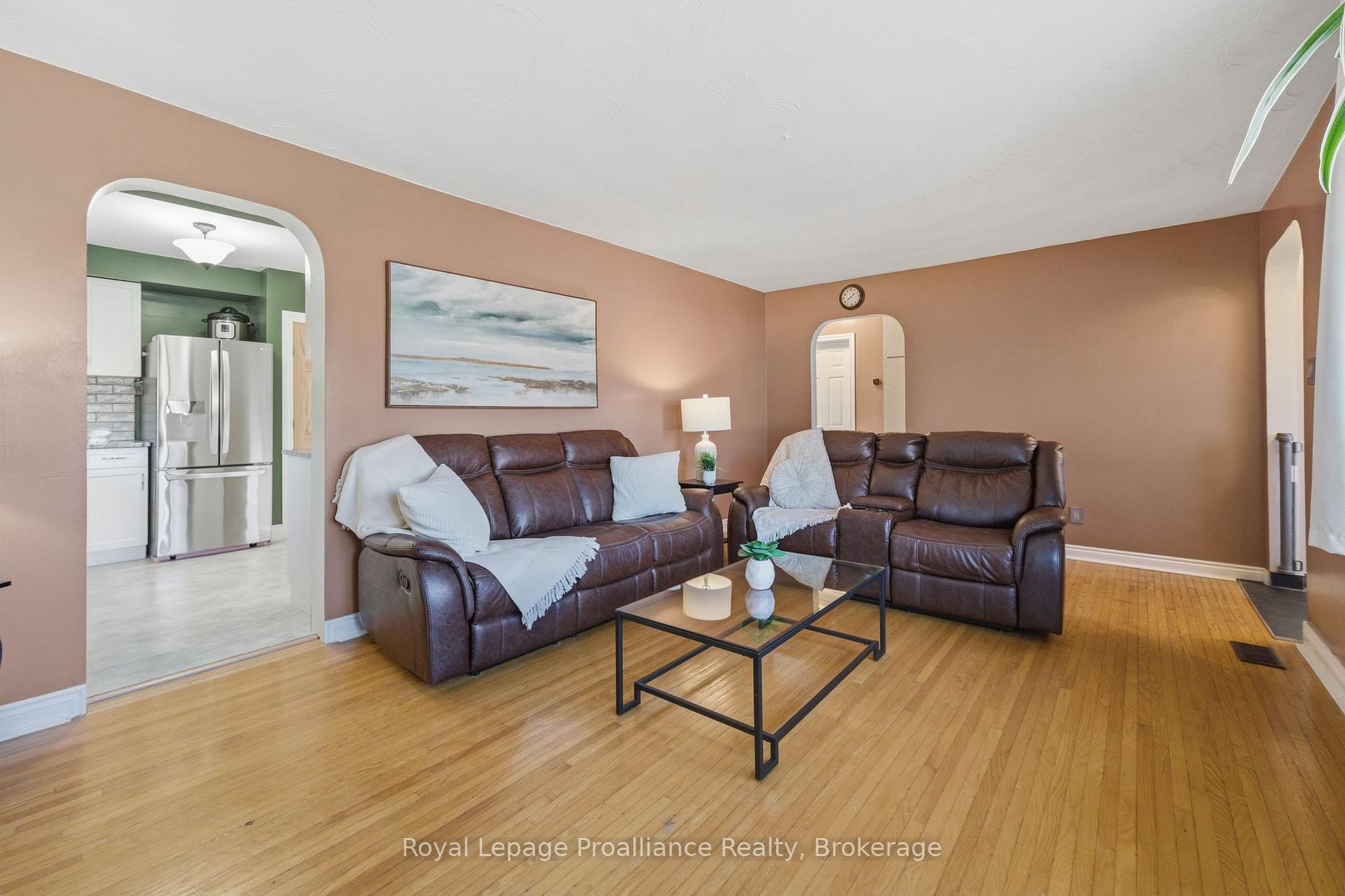 Photo 7 of 81 Crestview Avenue, Belleville, Belleville Ward — HOMEH