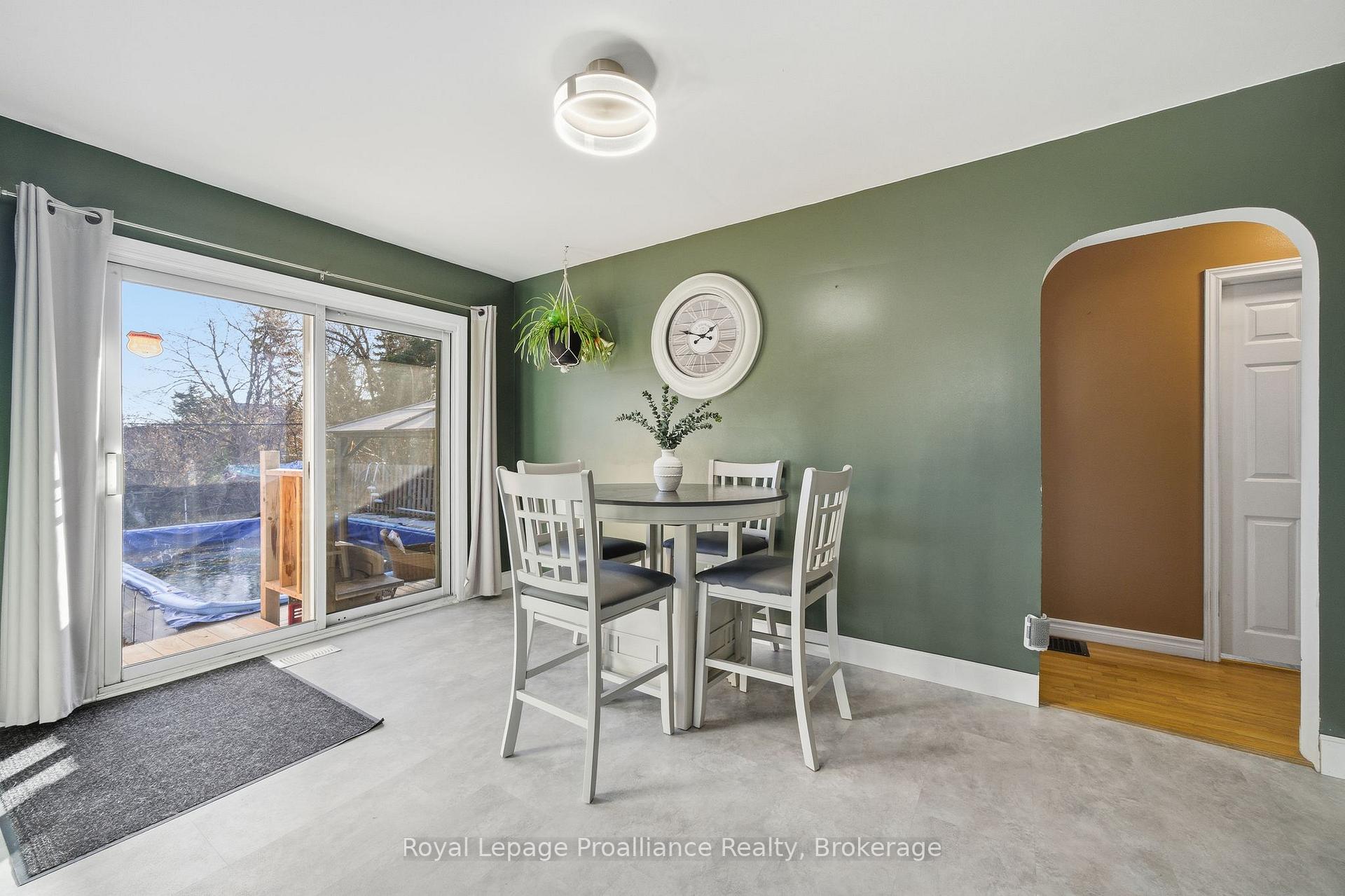 Photo 11 of 81 Crestview Avenue, Belleville, Belleville Ward — HOMEH