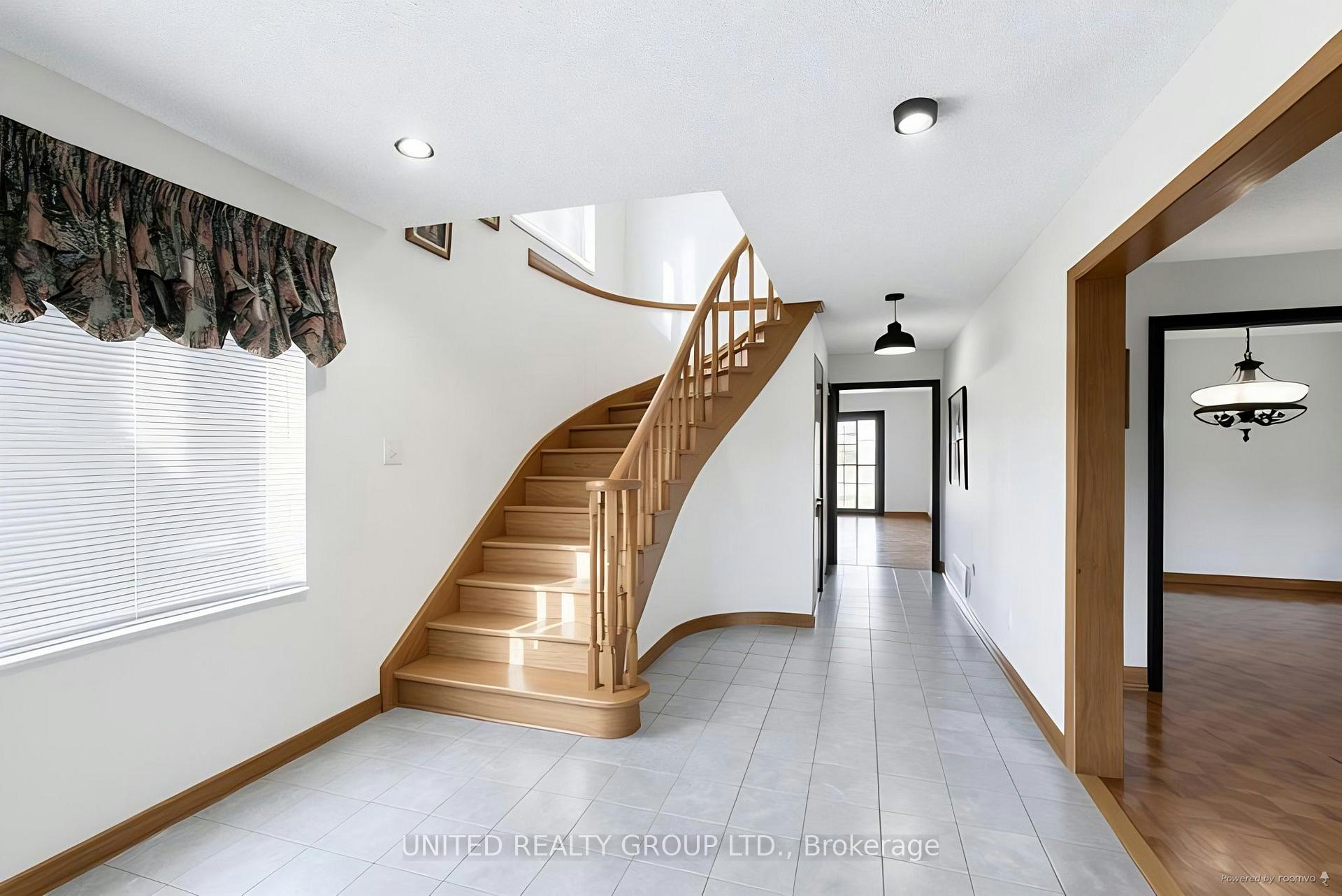 Photo 8 of 91 Governor Crescent, Vaughan, East Woodbridge — HOMEH