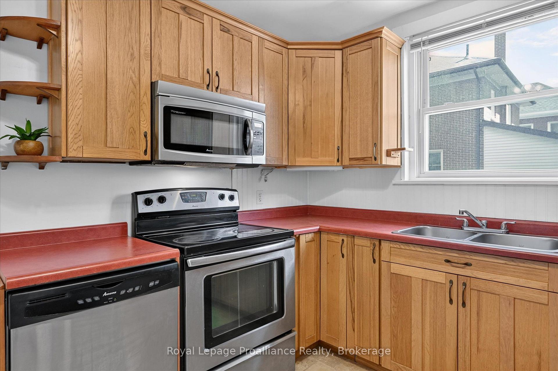 Photo 10 of 107 Morrow Street, Peterborough, Otonabee Ward 1 — HOMEH
