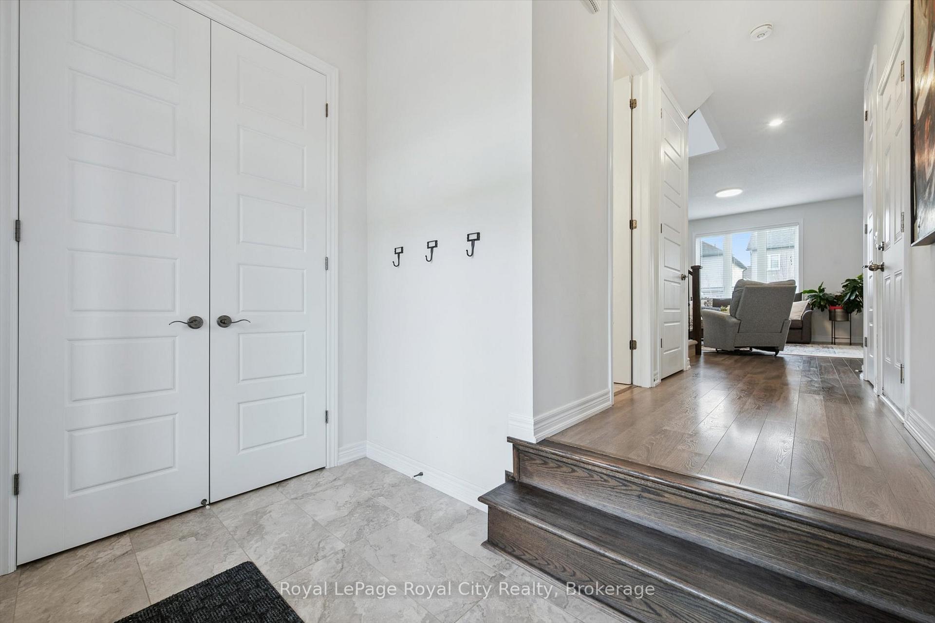 Photo 5 of 98 Kay Crescent, Centre Wellington, Fergus — HOMEH
