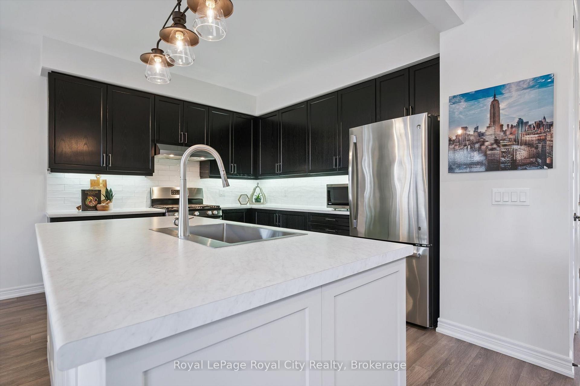Photo 12 of 98 Kay Crescent, Centre Wellington, Fergus — HOMEH