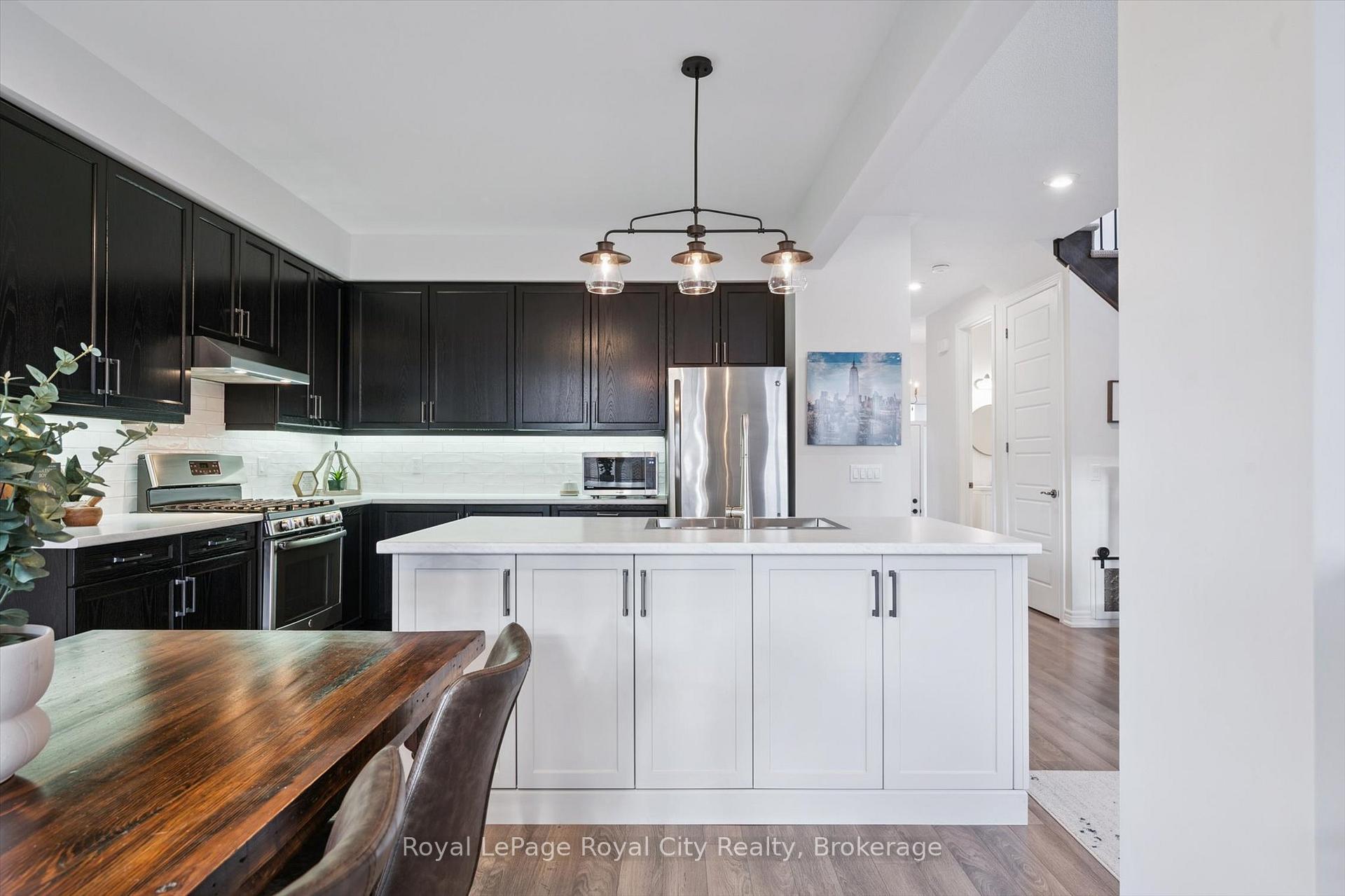 Photo 13 of 98 Kay Crescent, Centre Wellington, Fergus — HOMEH