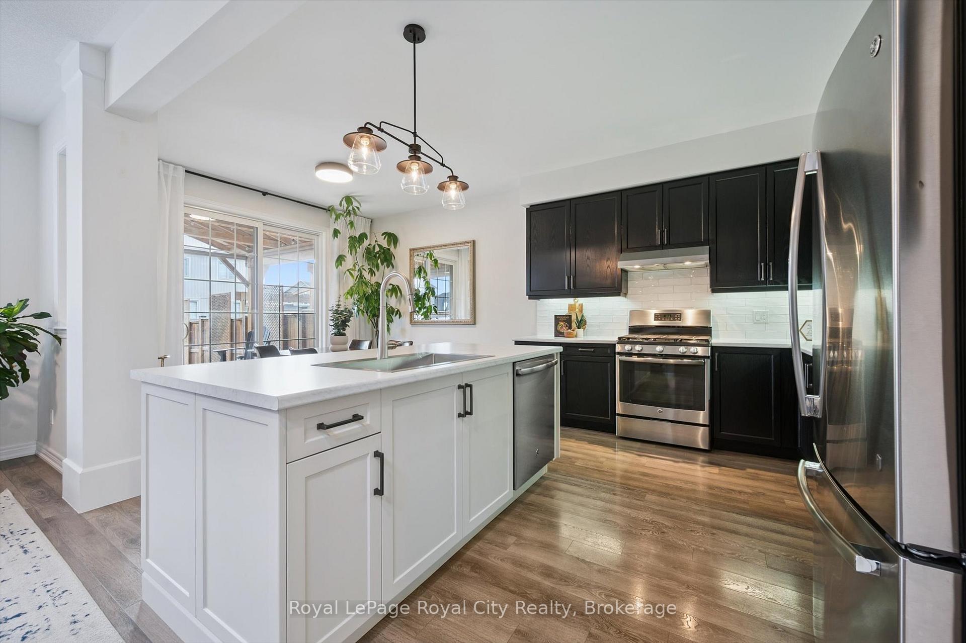 Photo 15 of 98 Kay Crescent, Centre Wellington, Fergus — HOMEH