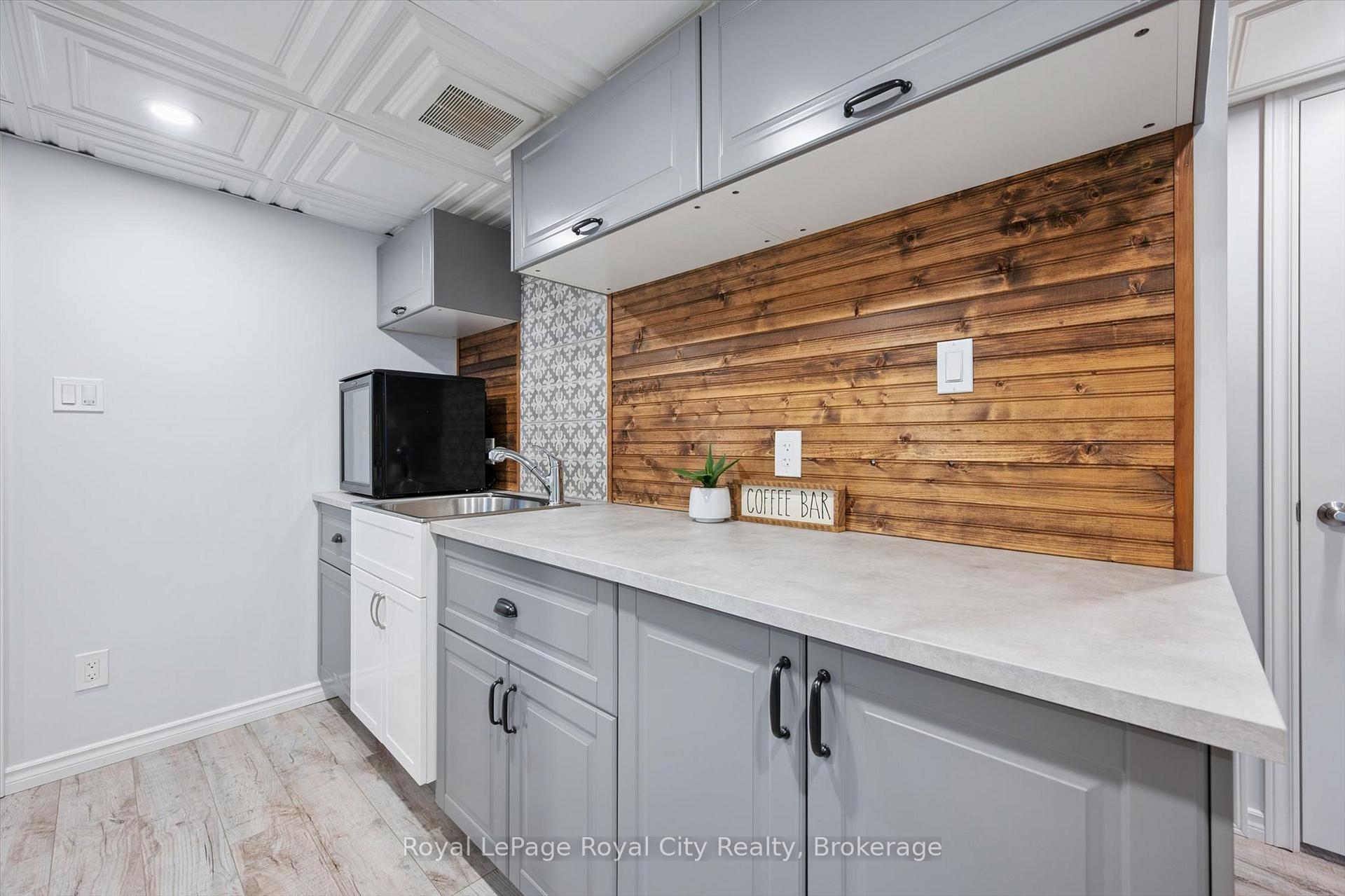 Photo 32 of 98 Kay Crescent, Centre Wellington, Fergus — HOMEH