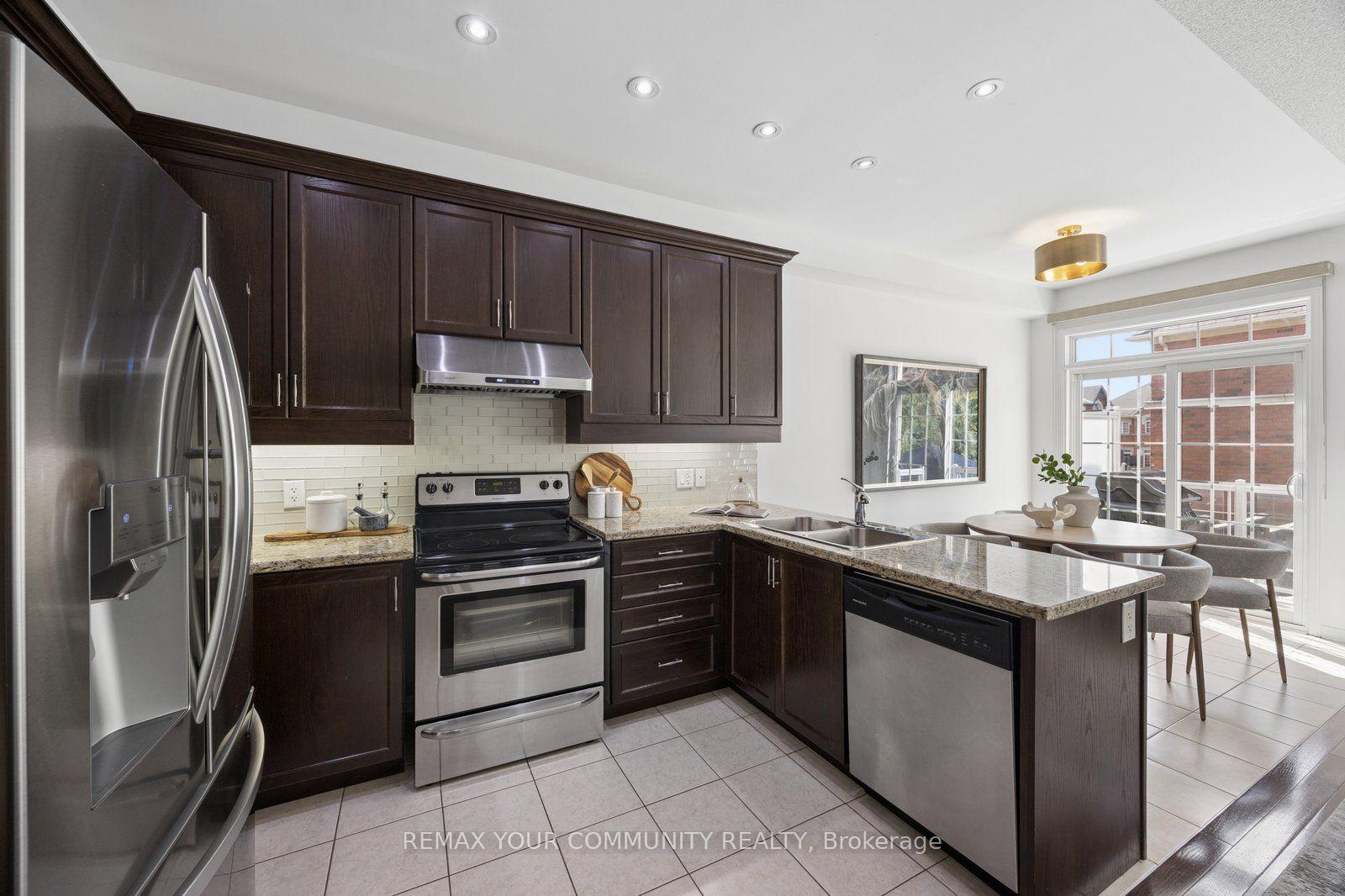 Photo 6 of 21 Warbler Avenue, Vaughan, Patterson — HOMEH