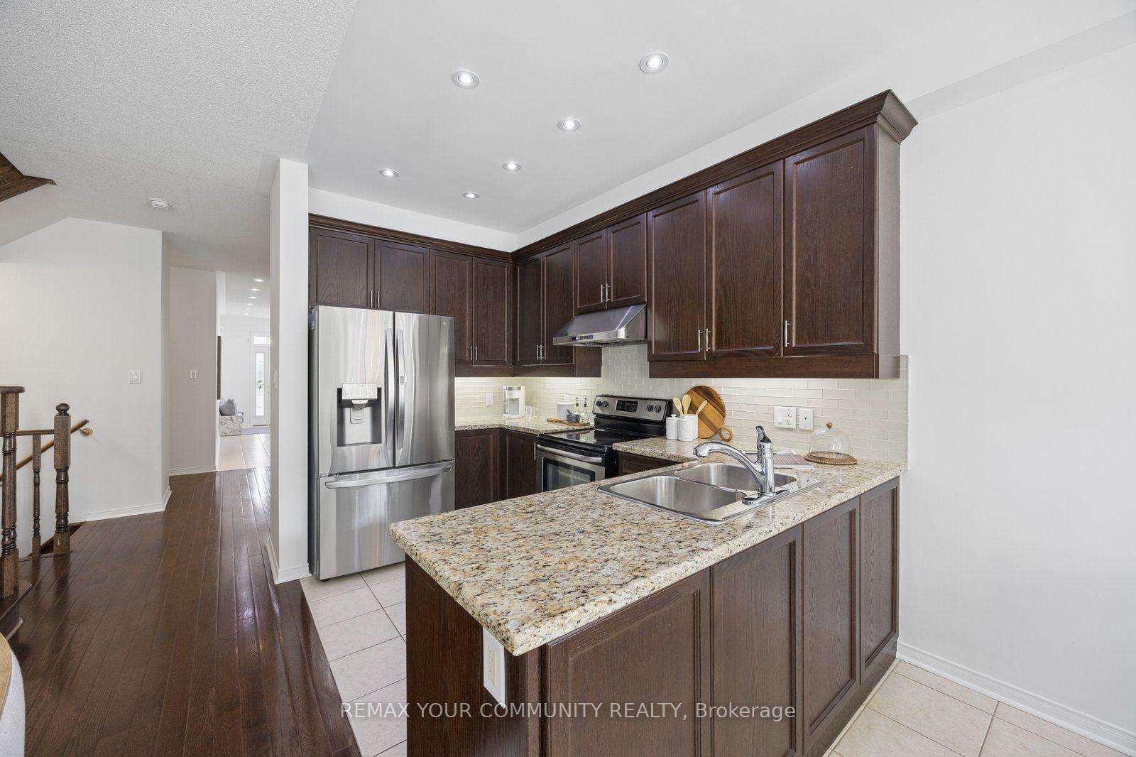 Photo 7 of 21 Warbler Avenue, Vaughan, Patterson — HOMEH