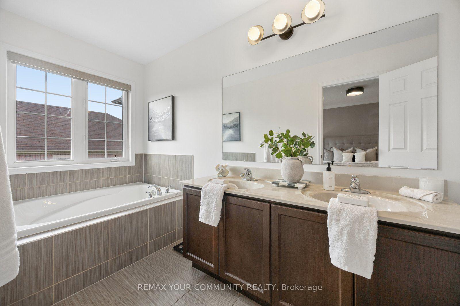 Photo 19 of 21 Warbler Avenue, Vaughan, Patterson — HOMEH